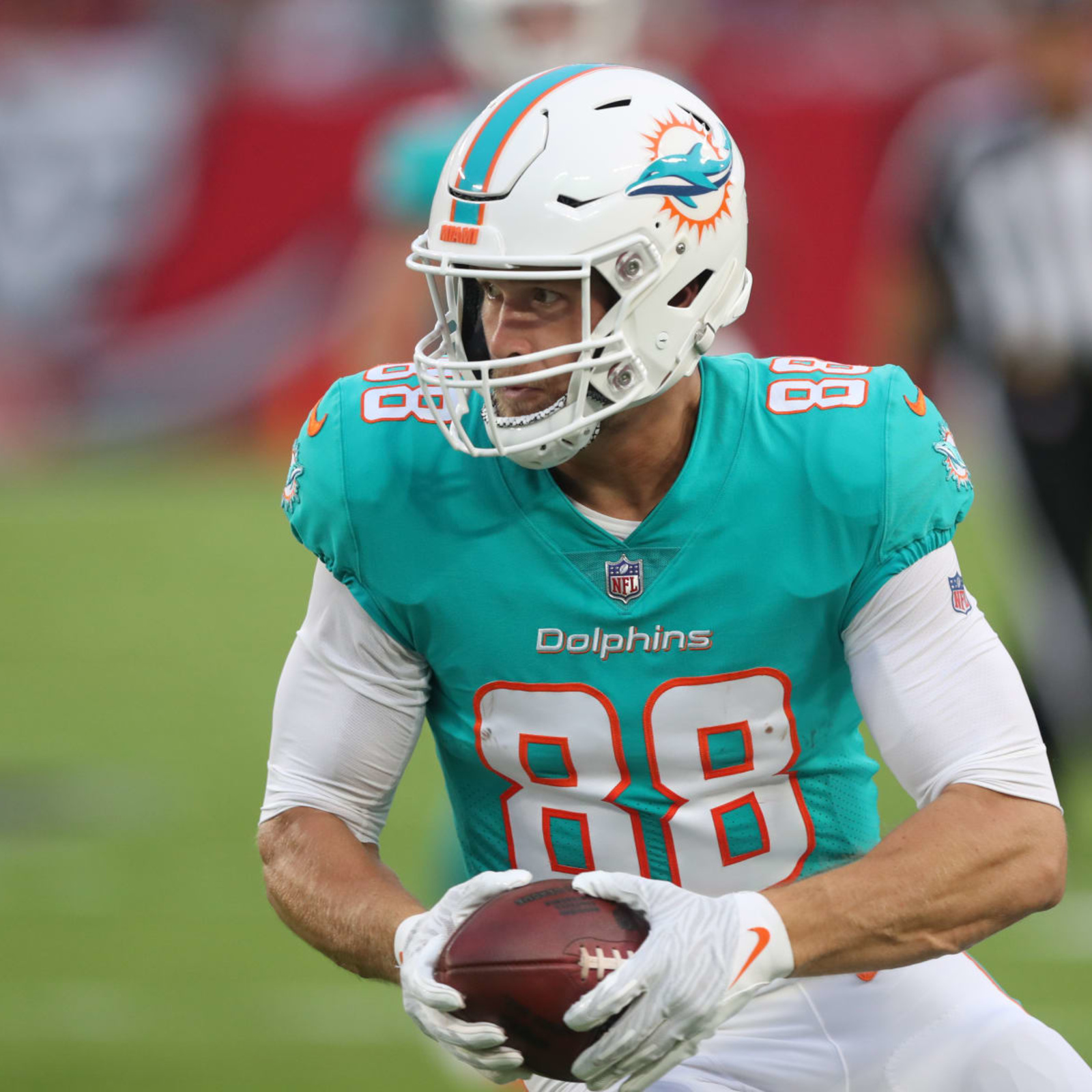 Dolphins Extend TE Durham Smythe