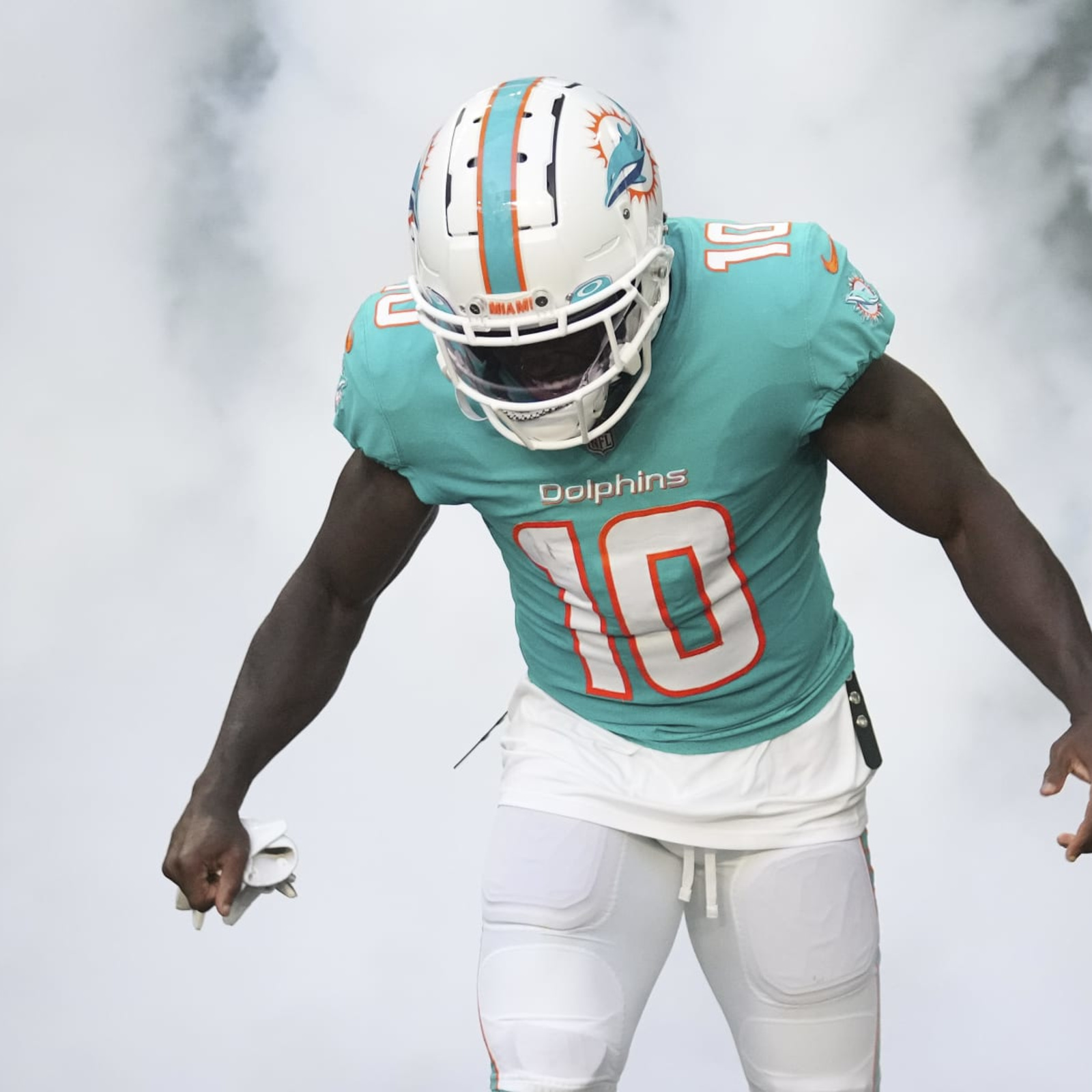 Dolphins: Tyreek Hill drops 2 bold predictions for 2nd Miami season