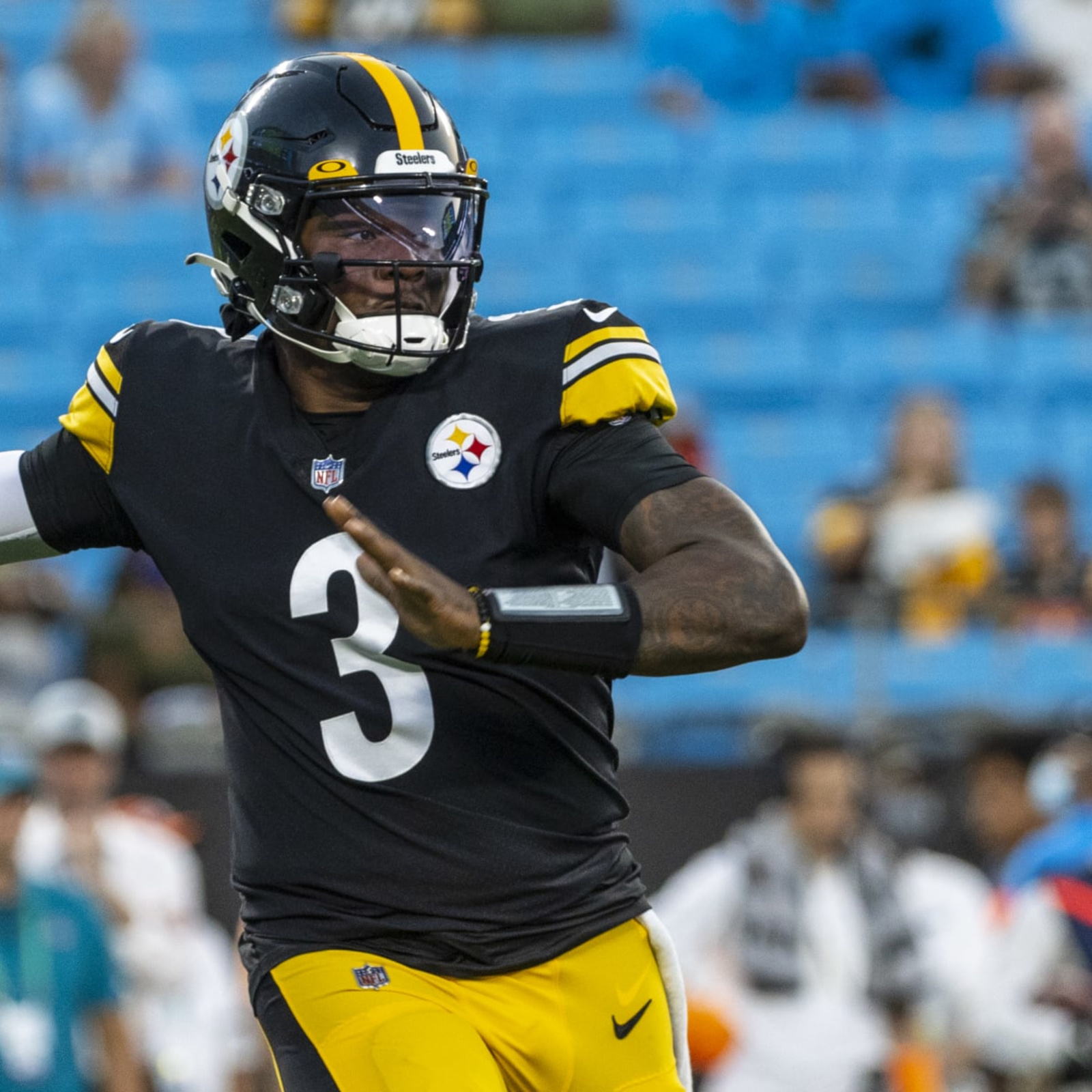Steelers to Honor Dwayne Haskins with Helmet Decal After QB's
