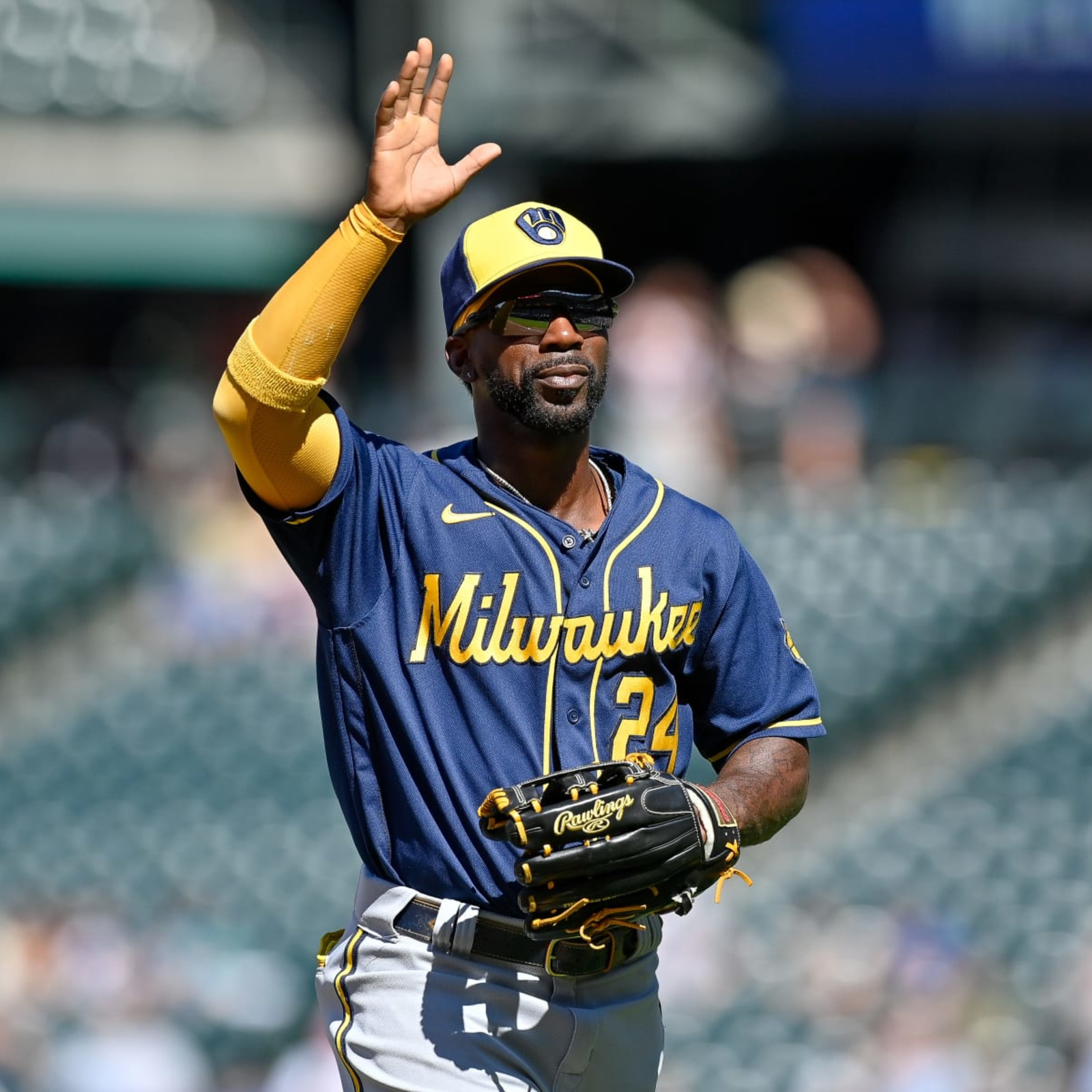 Andrew McCutchen will reportedly sign with Brewers