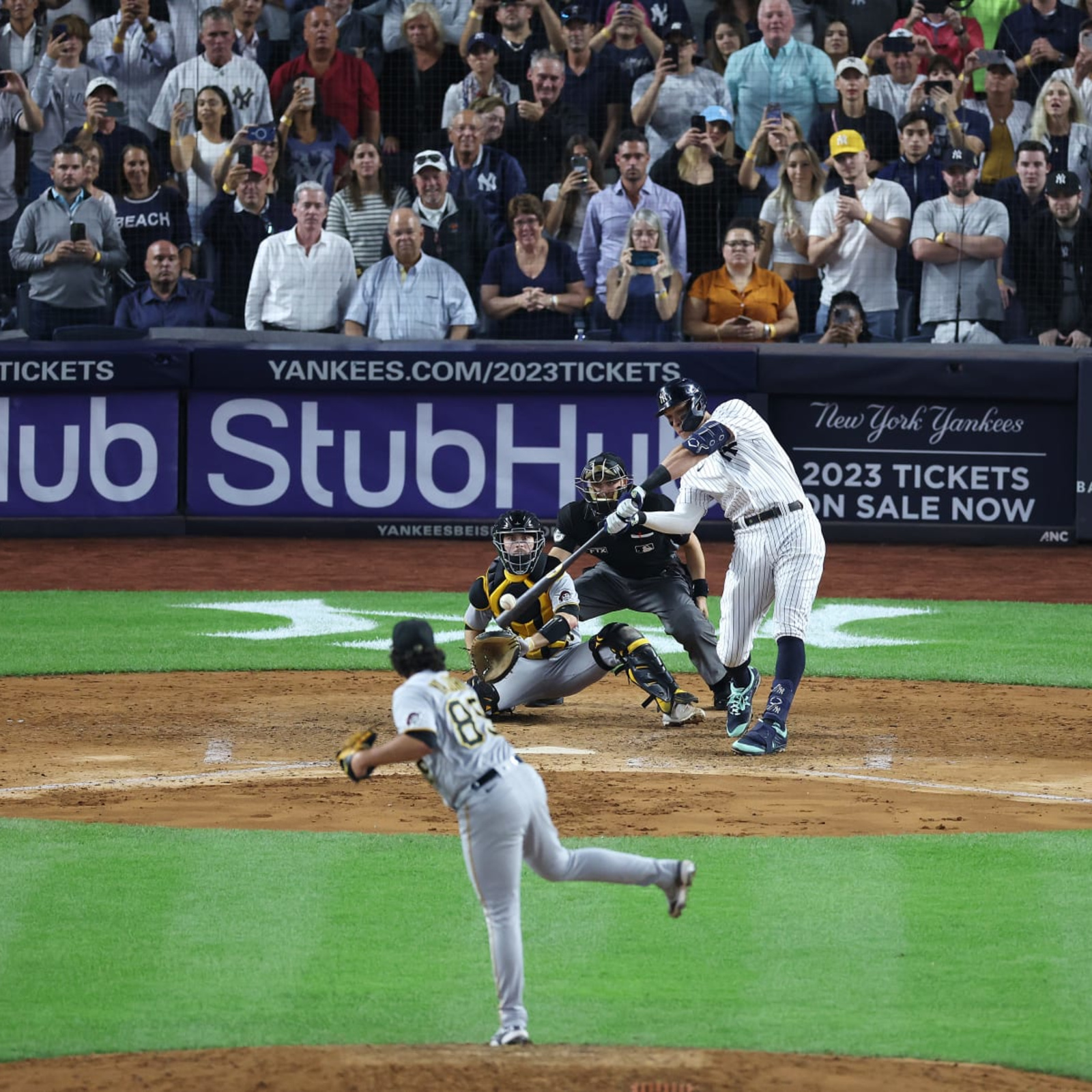 Meet the fan who caught Aaron Judge's 60th homer