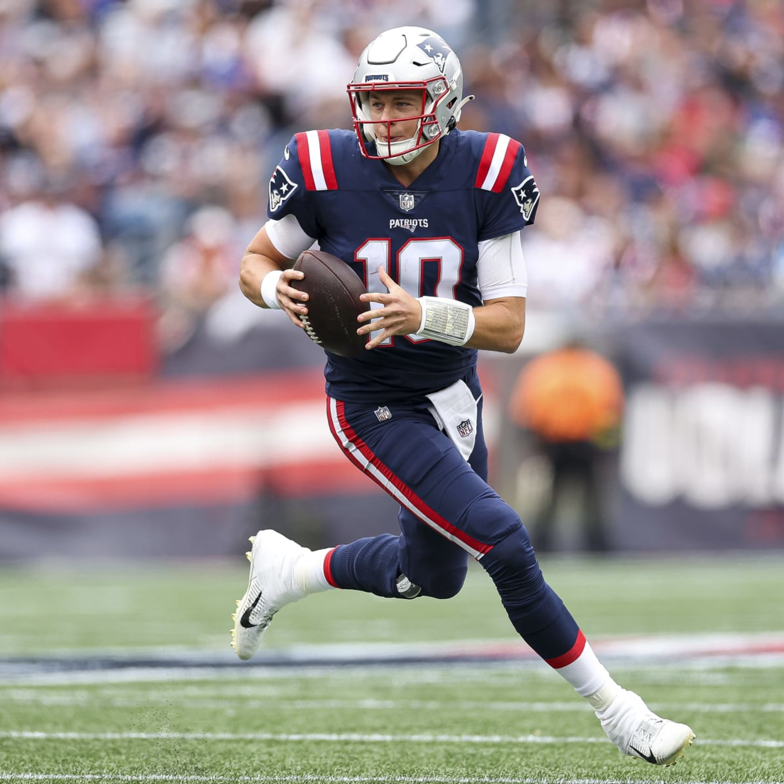 Report: Patriots QB Mac Jones suffered severe high ankle sprain in loss to  Ravens