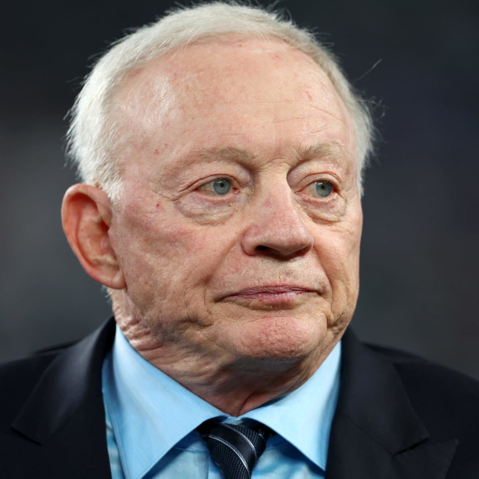 A close-up look at Jerry Jones' obnoxious $8 million commute