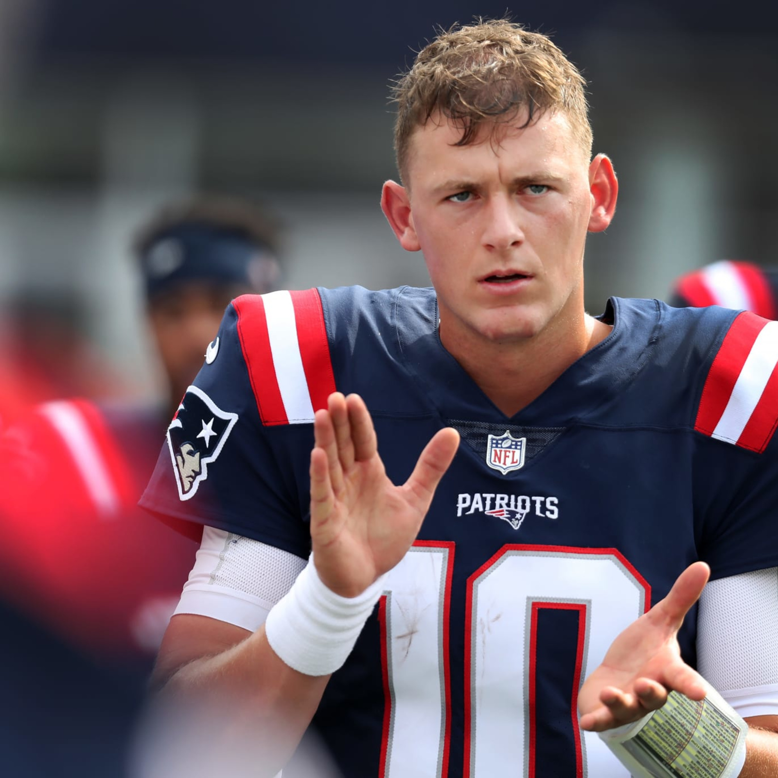 Patriots QB Mac Jones suffers injury in loss to Ravens