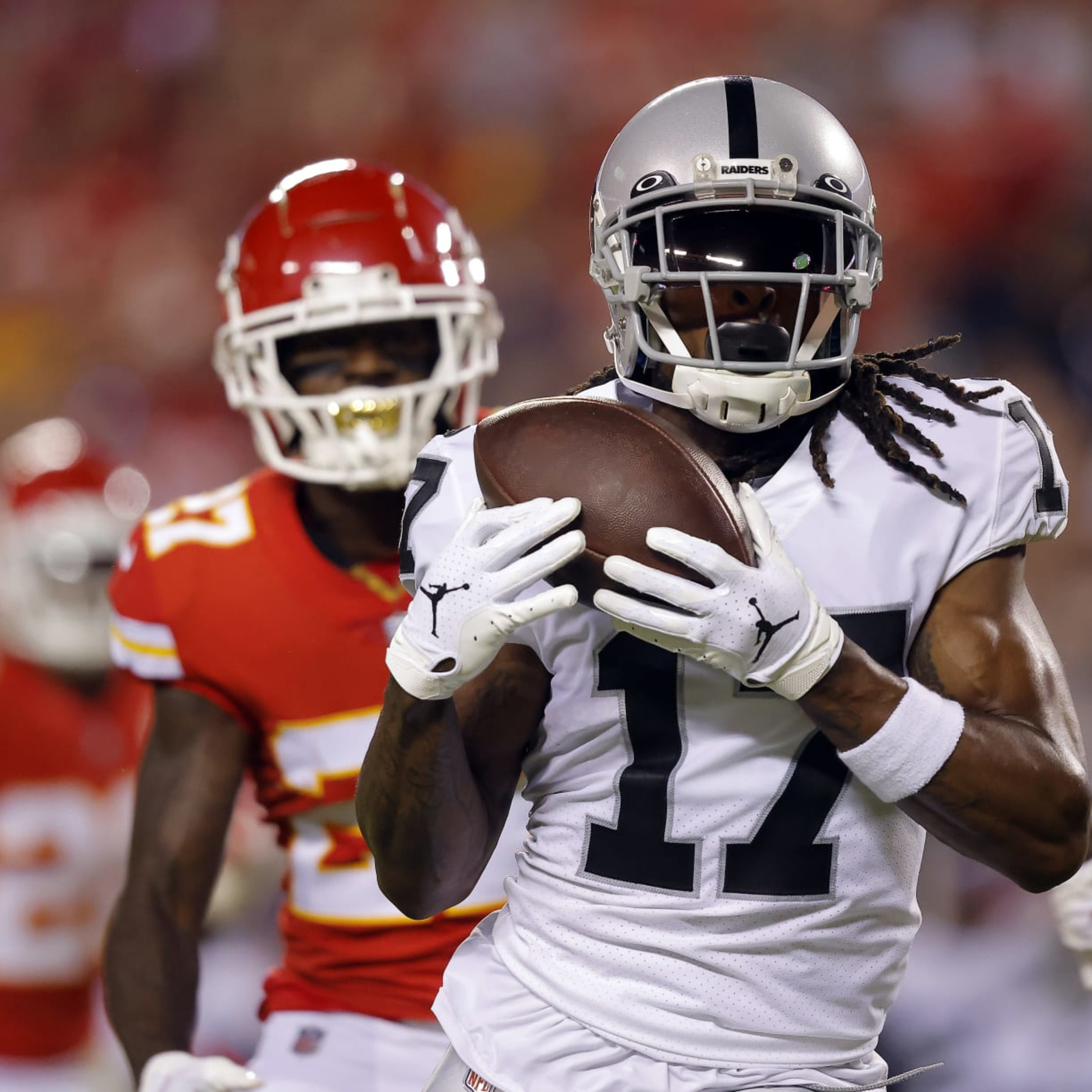 Raiders' Davante Adams could be suspended for shove 