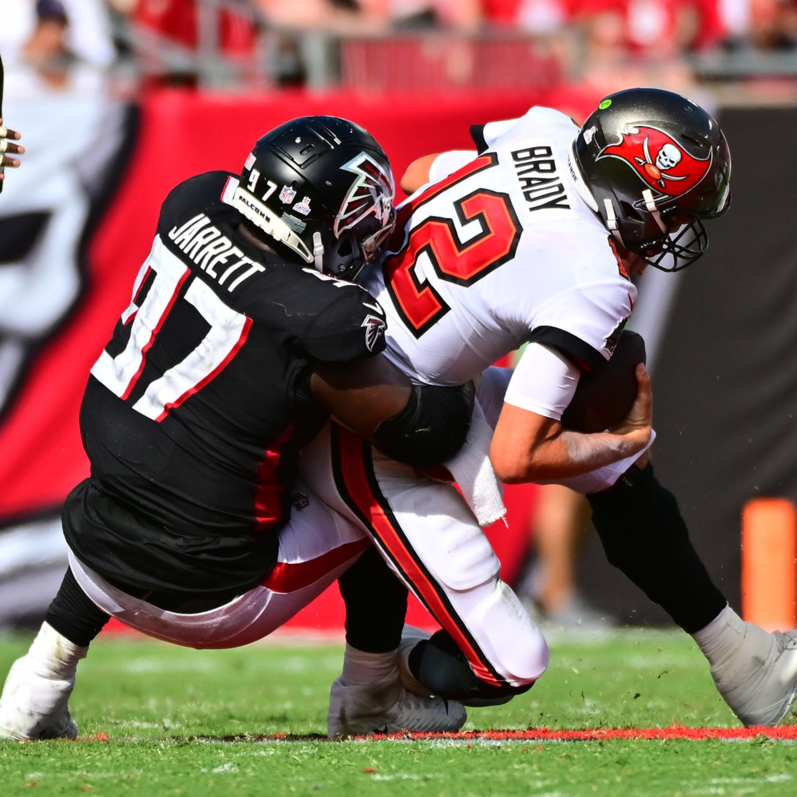 Falcons' Dean Pees out of hospital after pregame collision