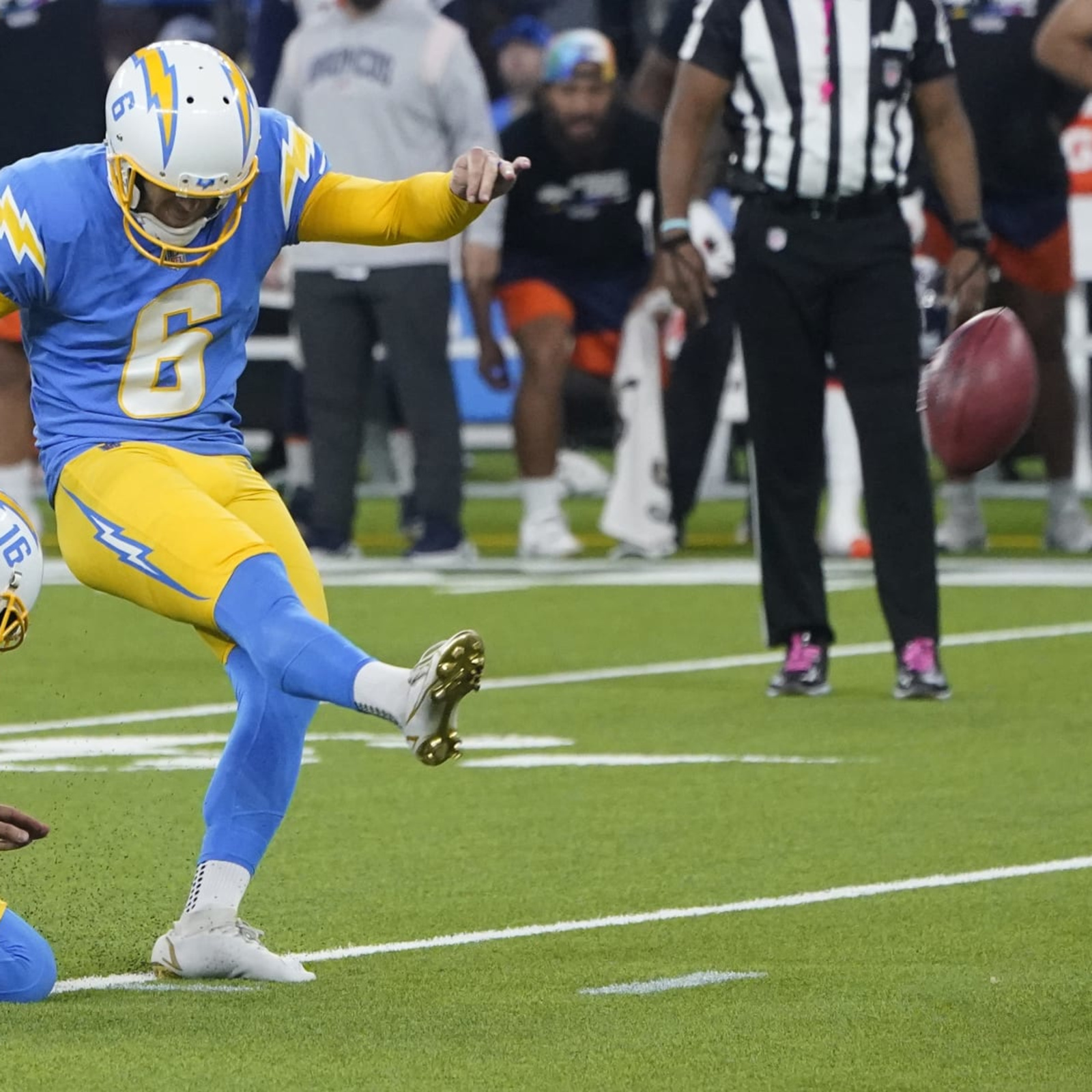 Injured Hopkins kicks OT game-winner as Chargers beat stumbling Broncos, NFL