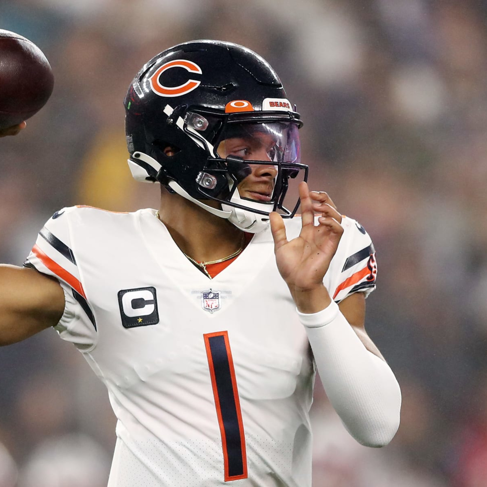 Justin Fields leads Bears to 23 unanswered points to beat Patriots