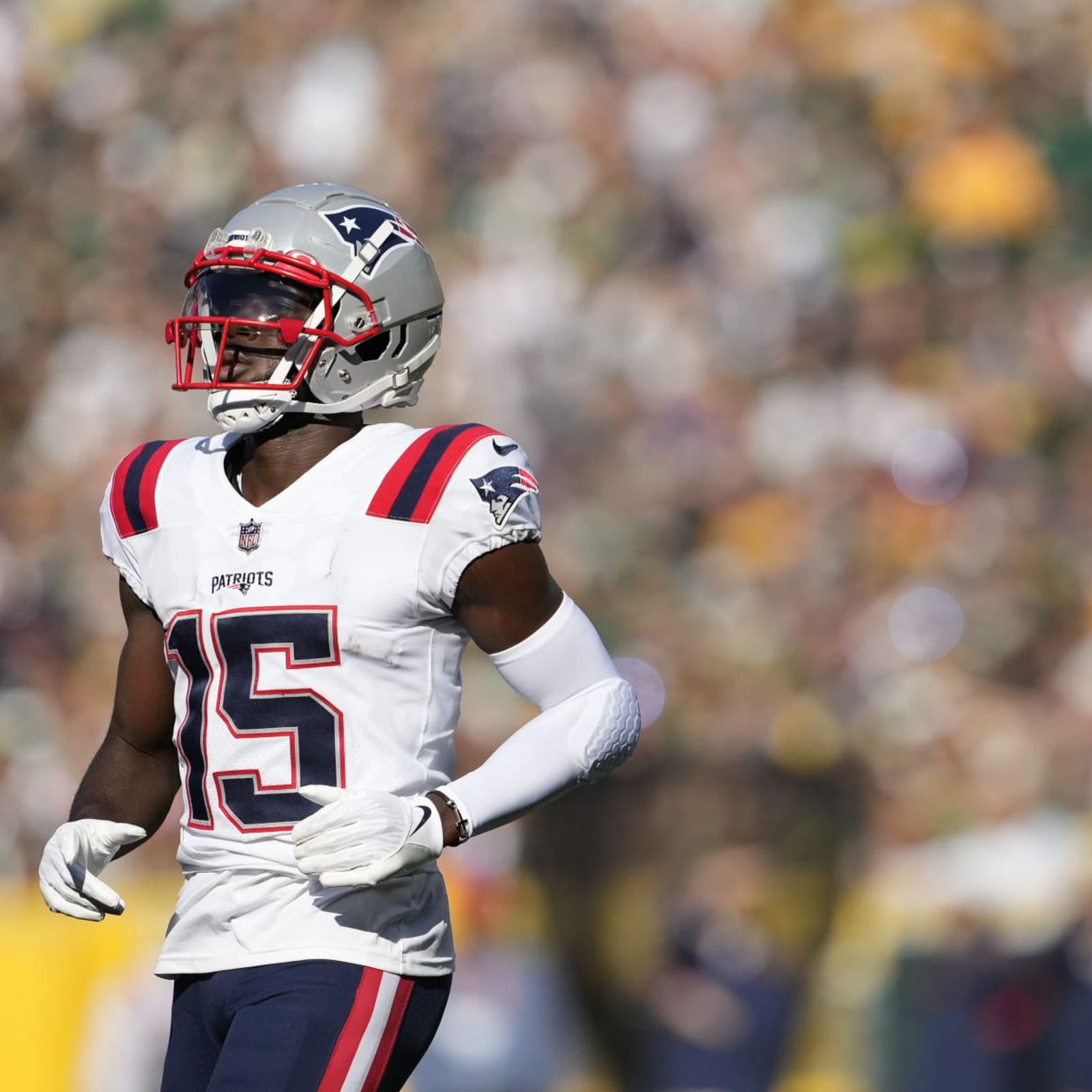 NFL, NFLPA Reviewing Handling of Patriots' DeVante Parker's Concussion vs.  Cardinals, News, Scores, Highlights, Stats, and Rumors