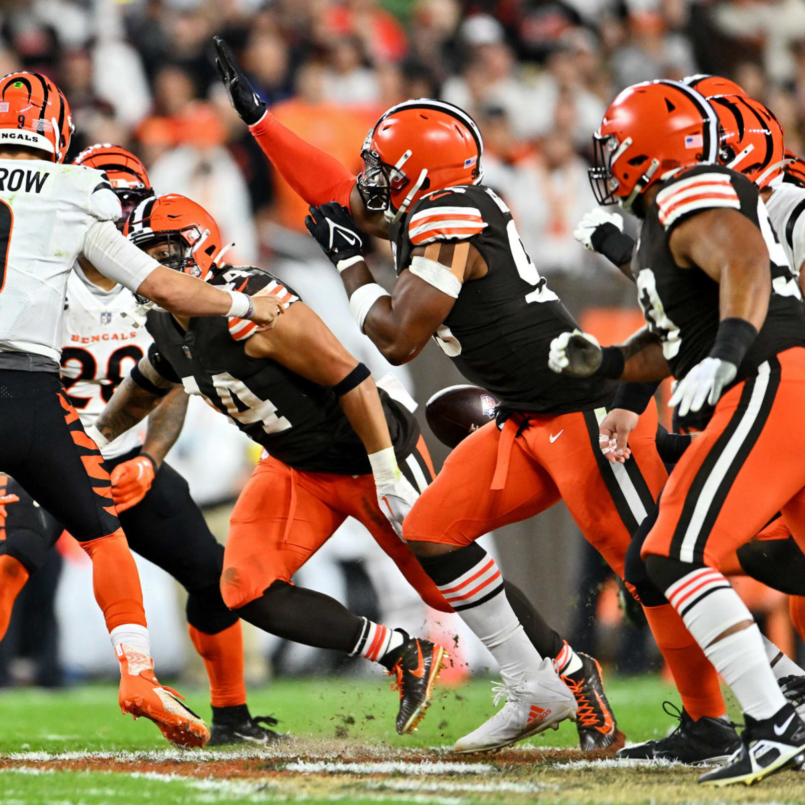 Bengals offense sputters without Chase in blowout loss to Browns