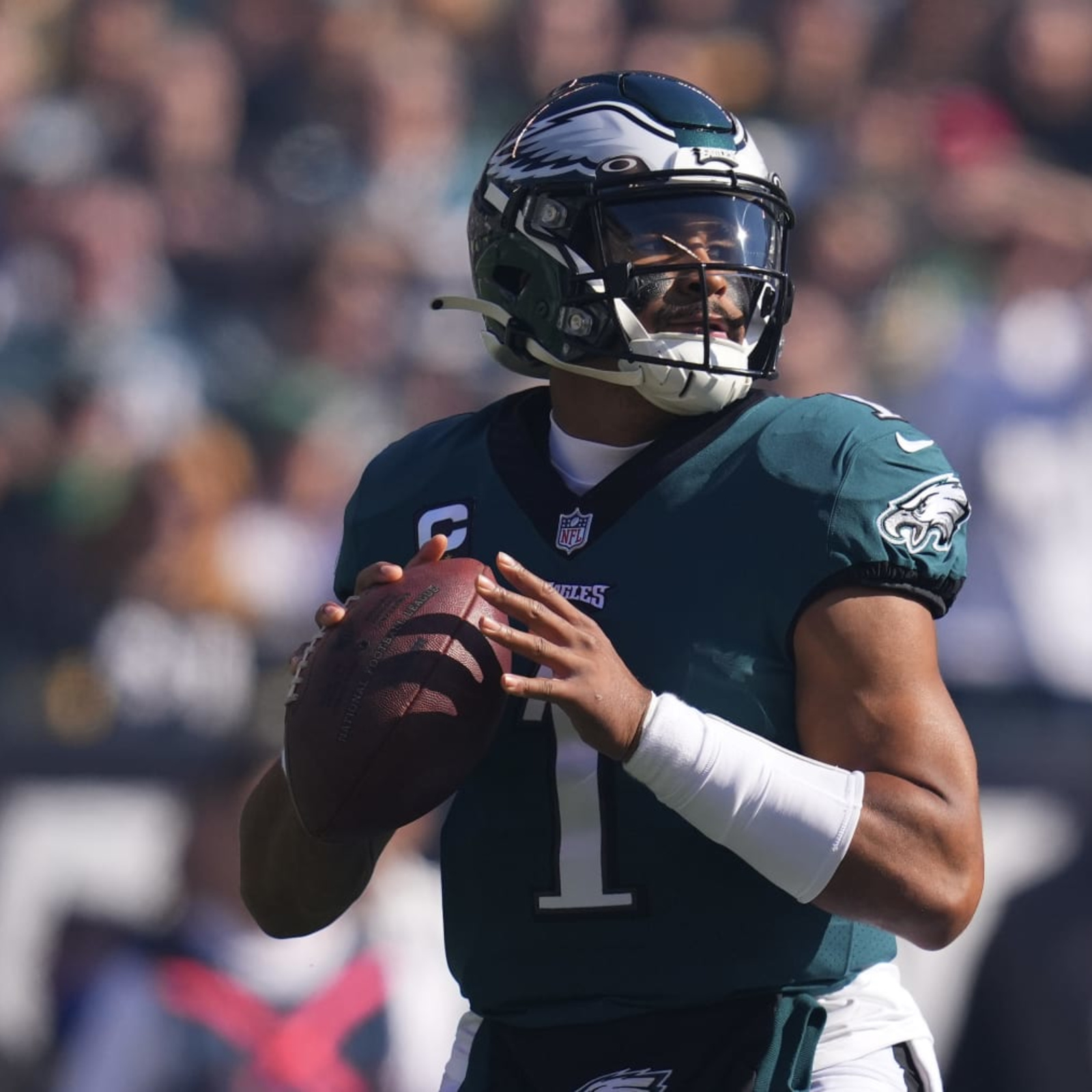 Eagles' A.J. Brown throws support behind potential Jalen Hurts extension