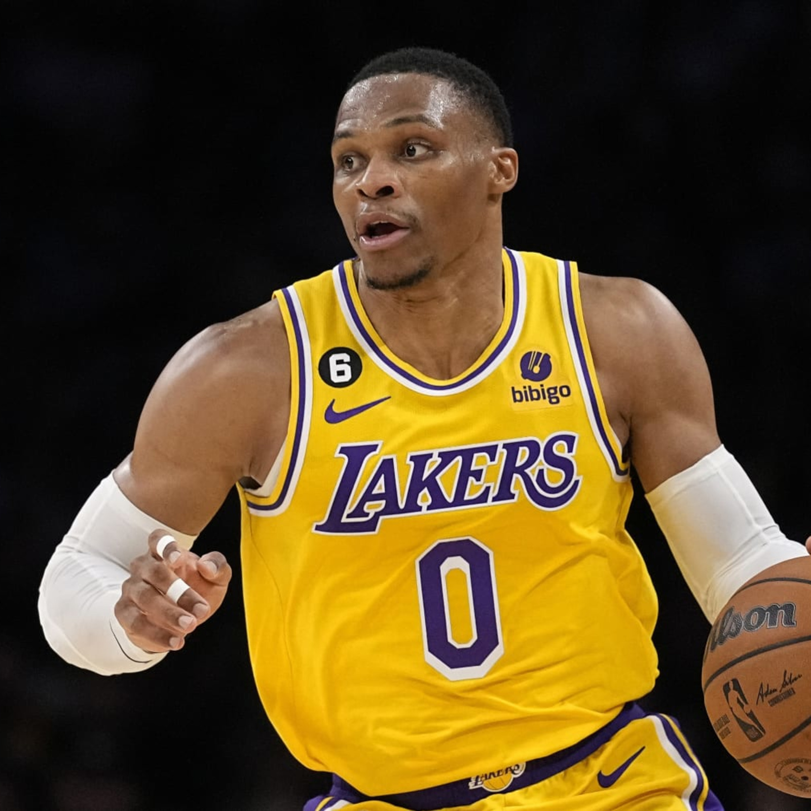 Lakers trade rumors: L.A. telling teams 2027 first-round pick is off  limits, per report 