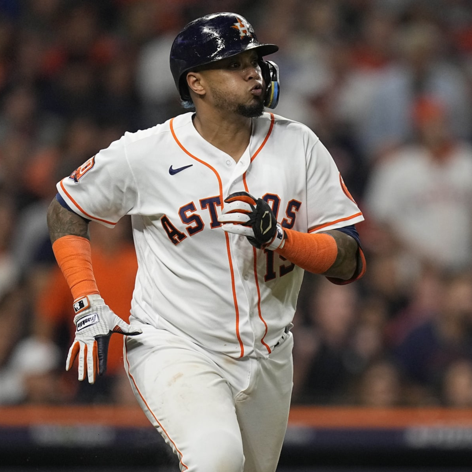 Report: Astros' Martín Maldonado Playing with Broken Hand Injury in World  Series, News, Scores, Highlights, Stats, and Rumors