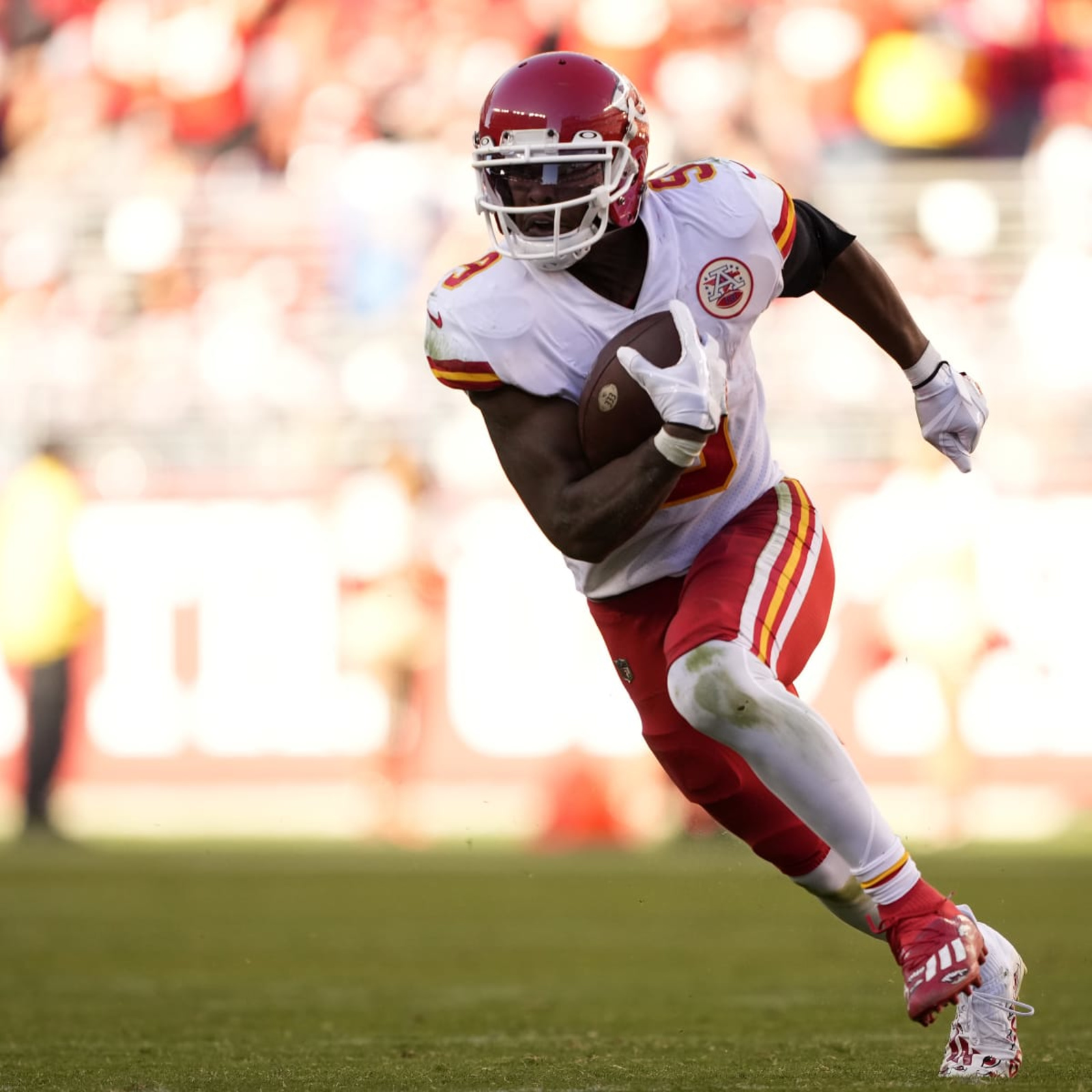 Chiefs Aiming To Keep JuJu Smith-Schuster, Likely To Let Mecole Hardman Walk