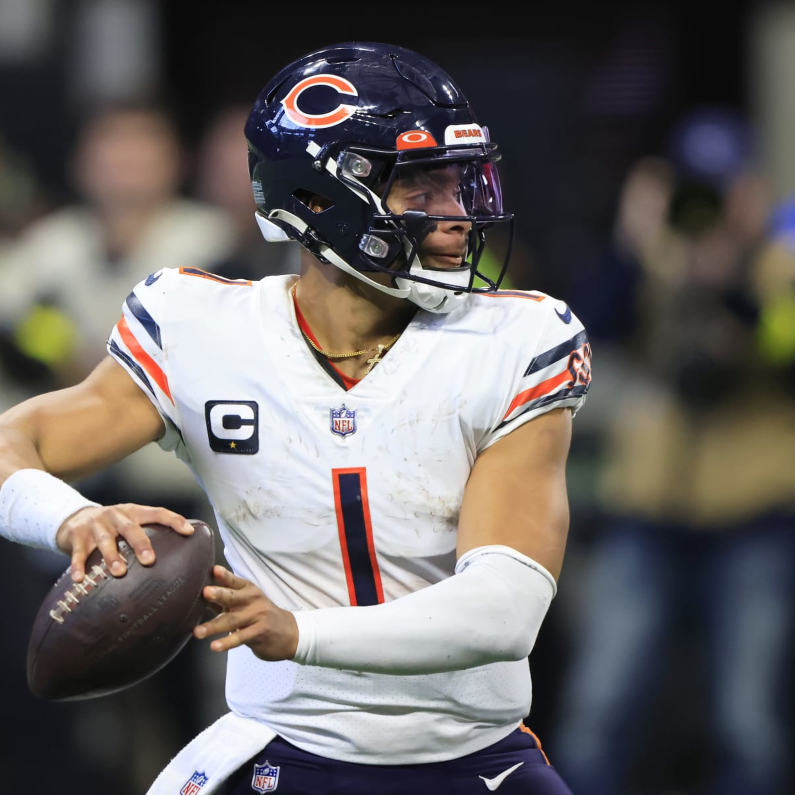 Justin Fields injury: Bears QB returns to game in Week 3 - DraftKings  Network