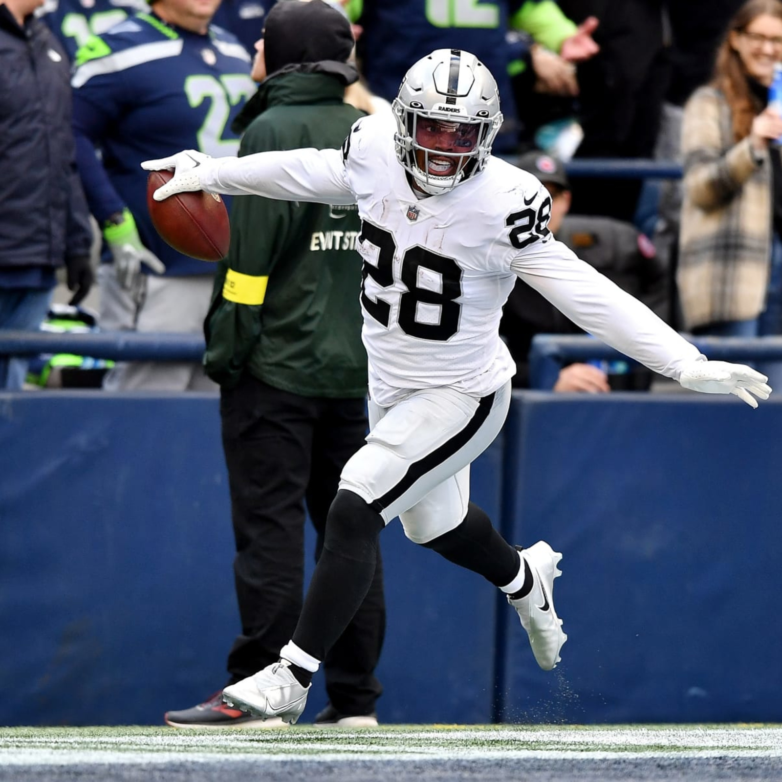 Jacobs caps huge day with TD in OT, Raiders beat Seahawks