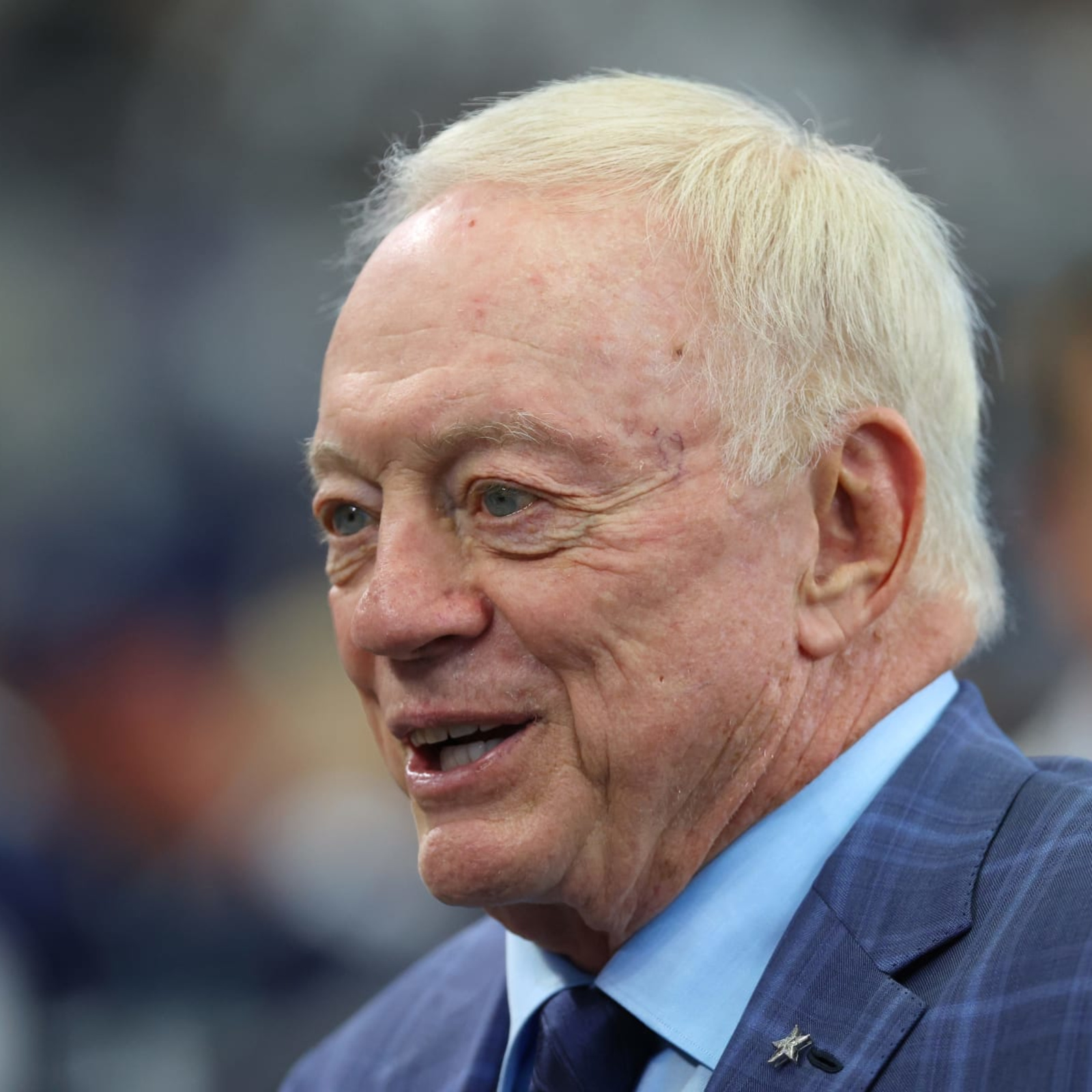 LeBron James pivots presser to address 1957 photo of Cowboys owner Jerry  Jones