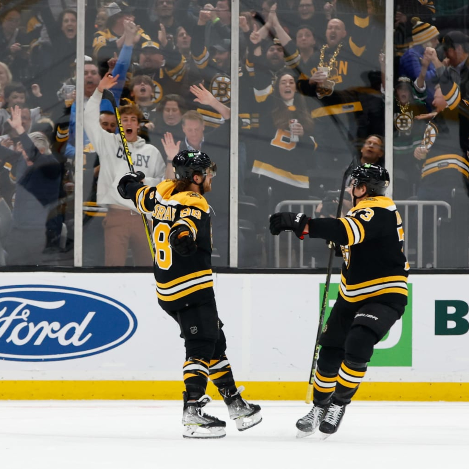 Goalie Hug!!! : r/Bruins