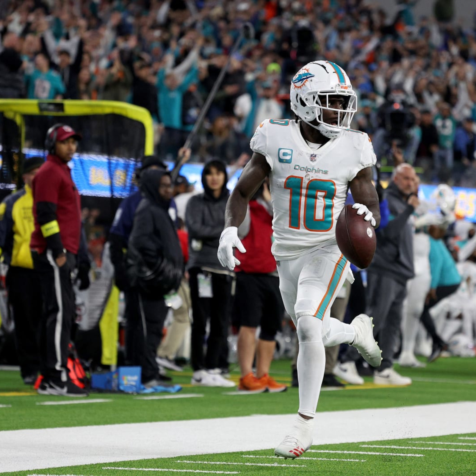 Hill Trade Improves Miami Dolphins' Odds of Winning Super Bowl 57