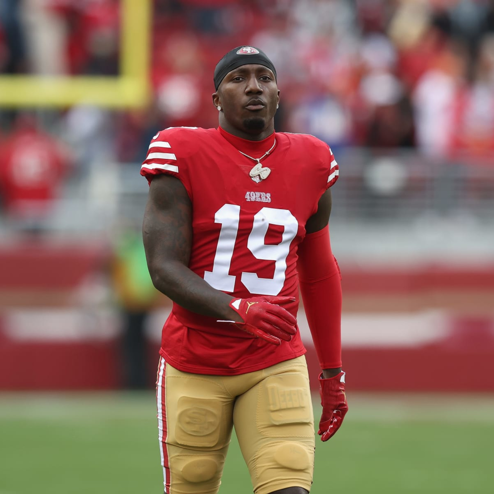 49ers' Deebo Samuel carted off the field with ankle injury