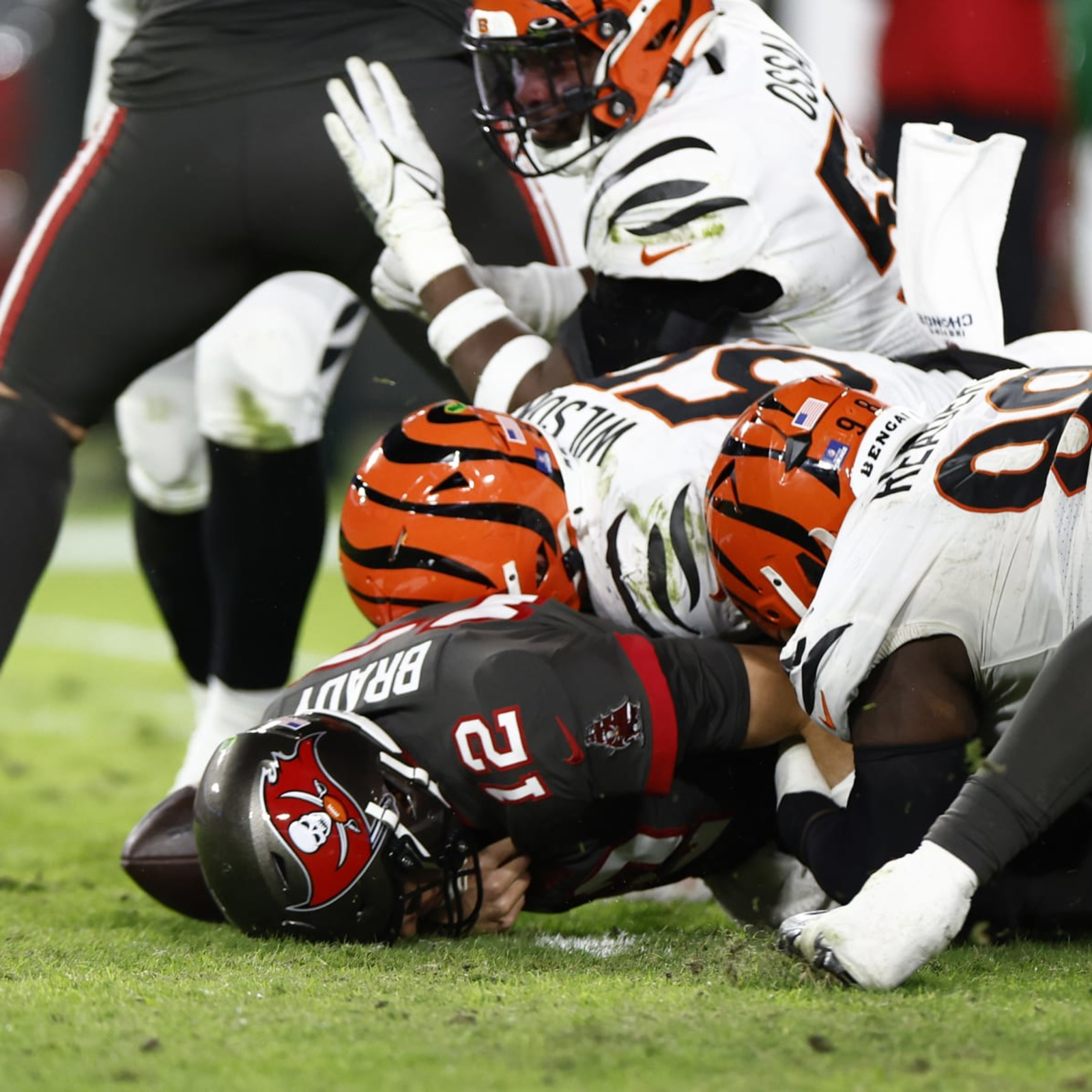 Bucs blow 17-point lead, give up 34 straight points in loss to Bengals