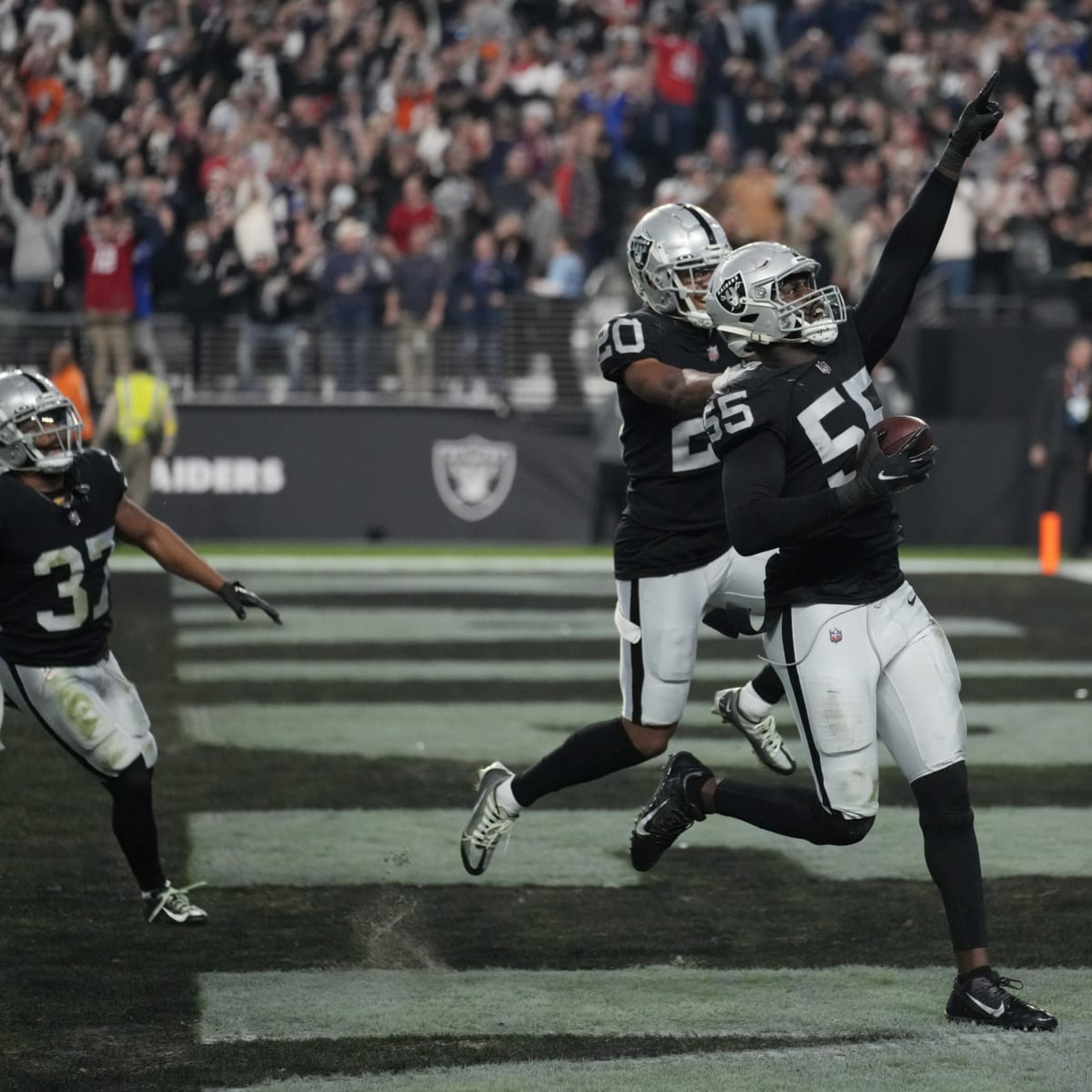 The Raiders drive 81 yards to tie the Patriots