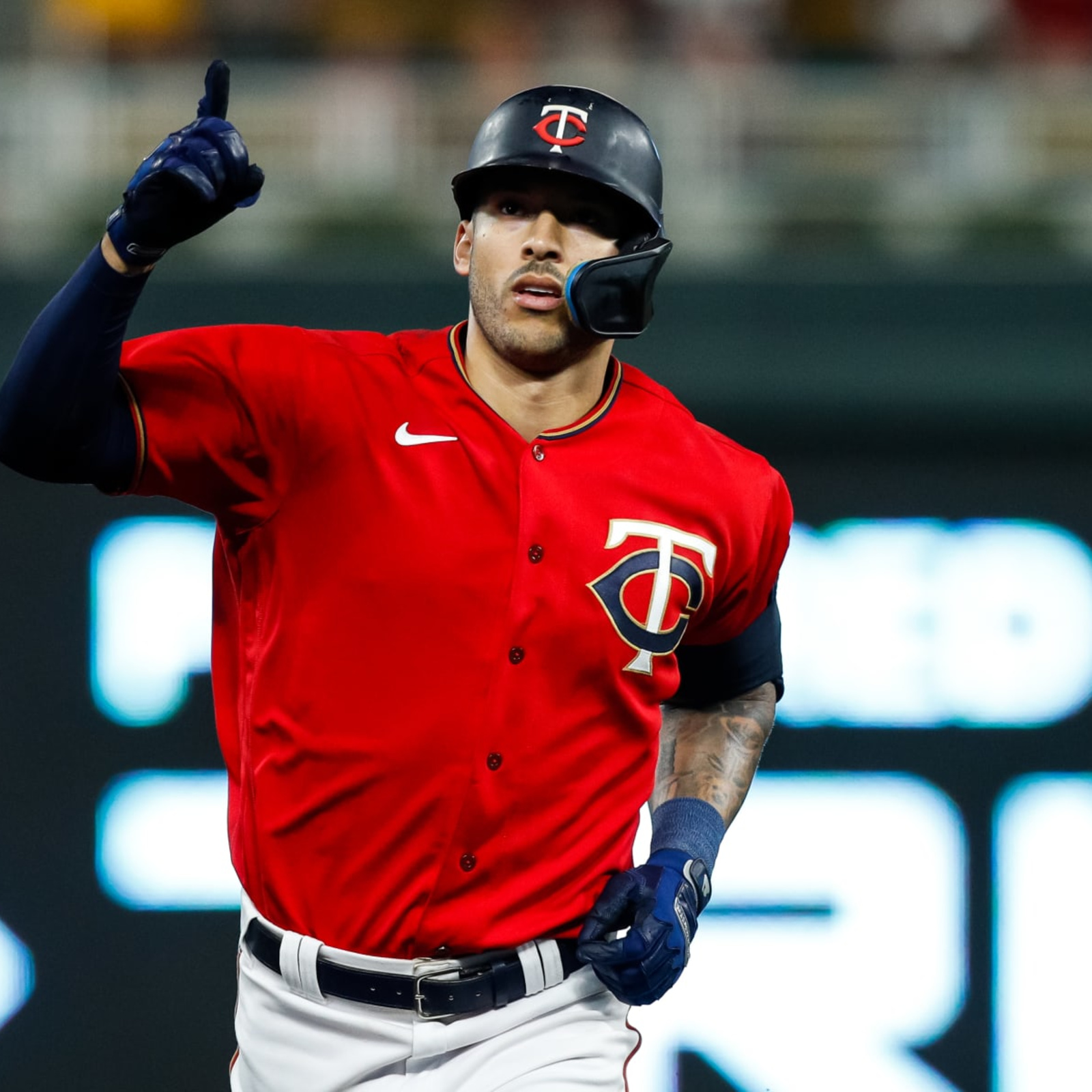 Report: Carlos Correa reaches 6-year, $200M deal with Twins - NBC