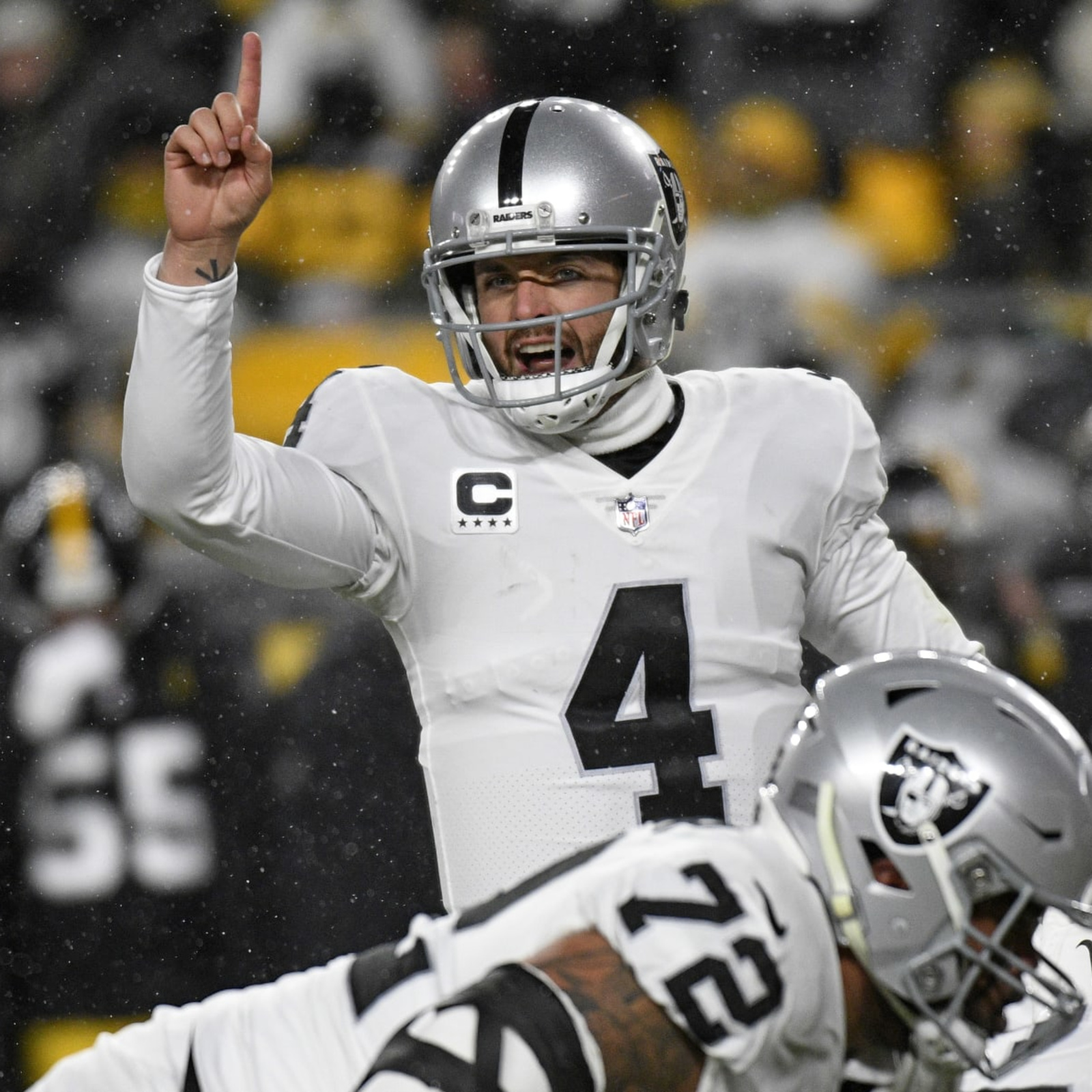 Carr-Adams connection shines, but can't snag win for Raiders