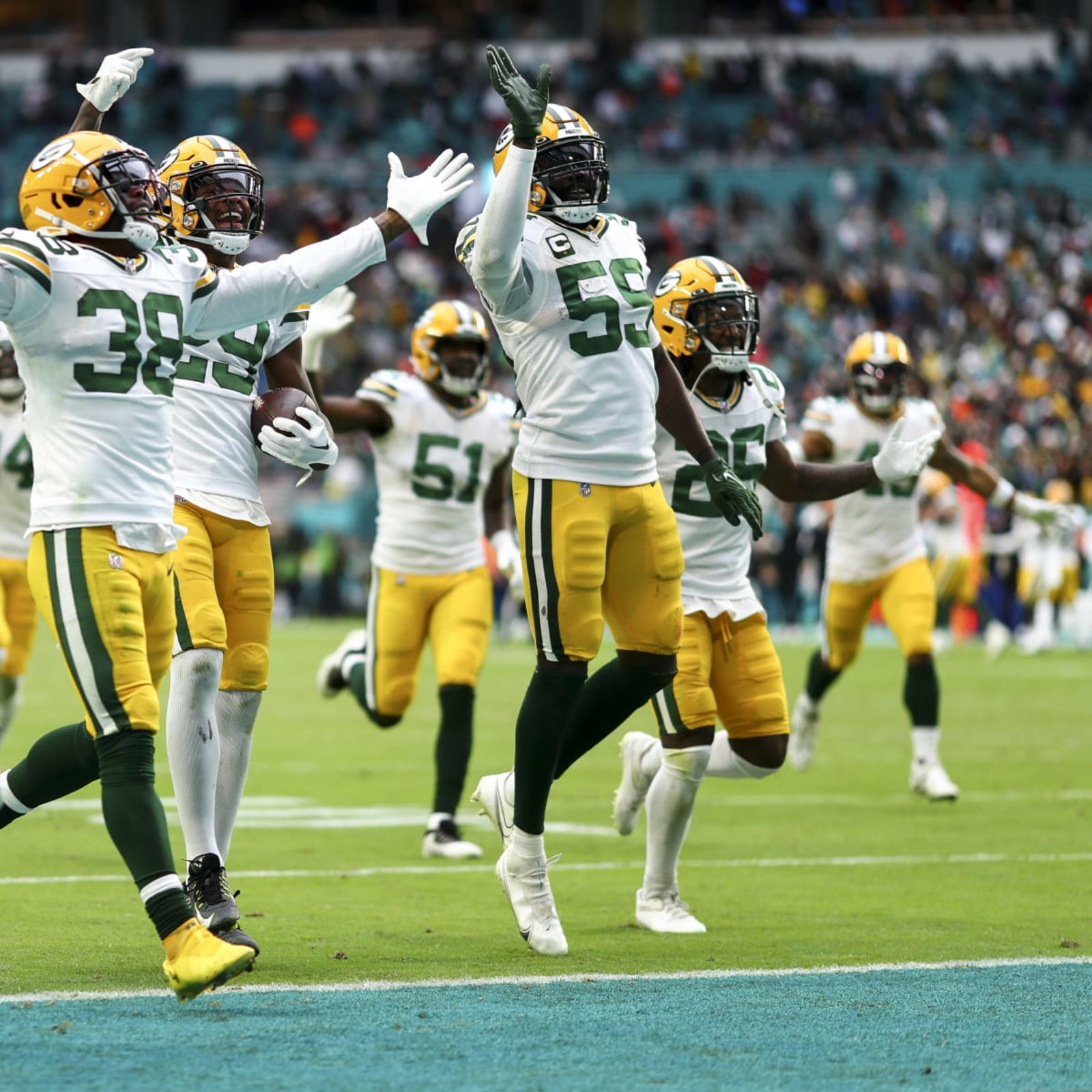 NFL Stats Week 16: Aaron Rodgers extends Christmas win streak and