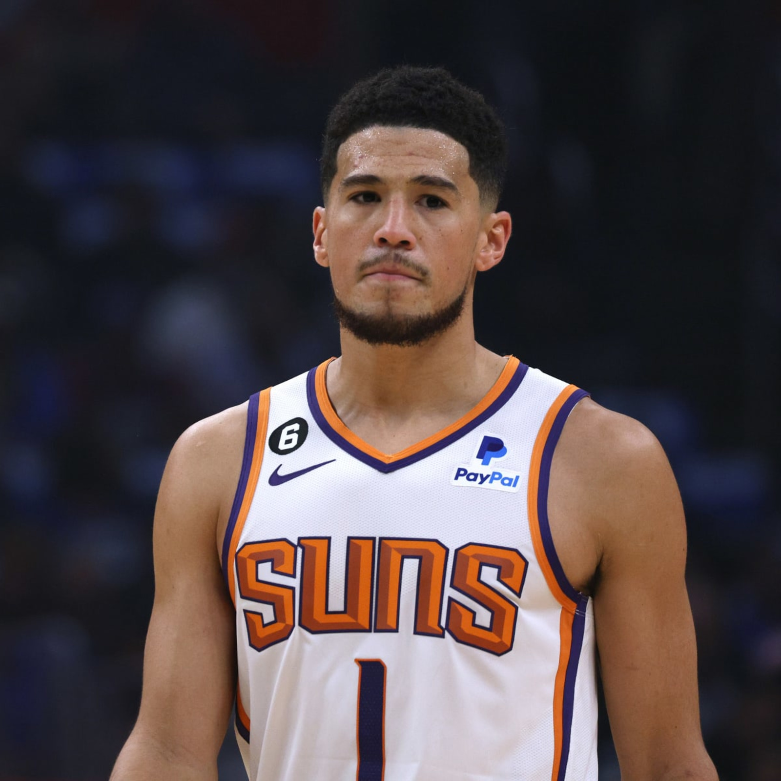 Suns' Devin Booker takes time to make young fan's night in Denver