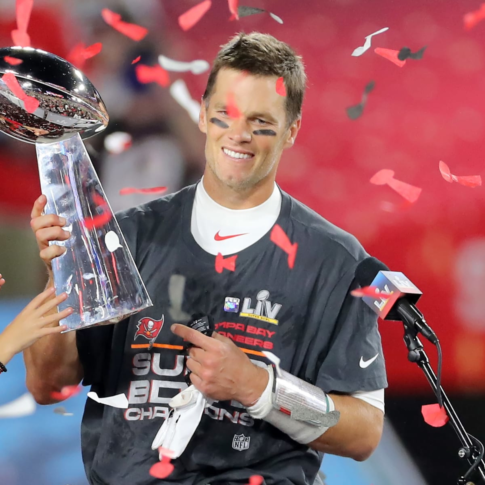 Report: Tom Brady Retiring From NFL After 22 Seasons, Bucs Not Informed