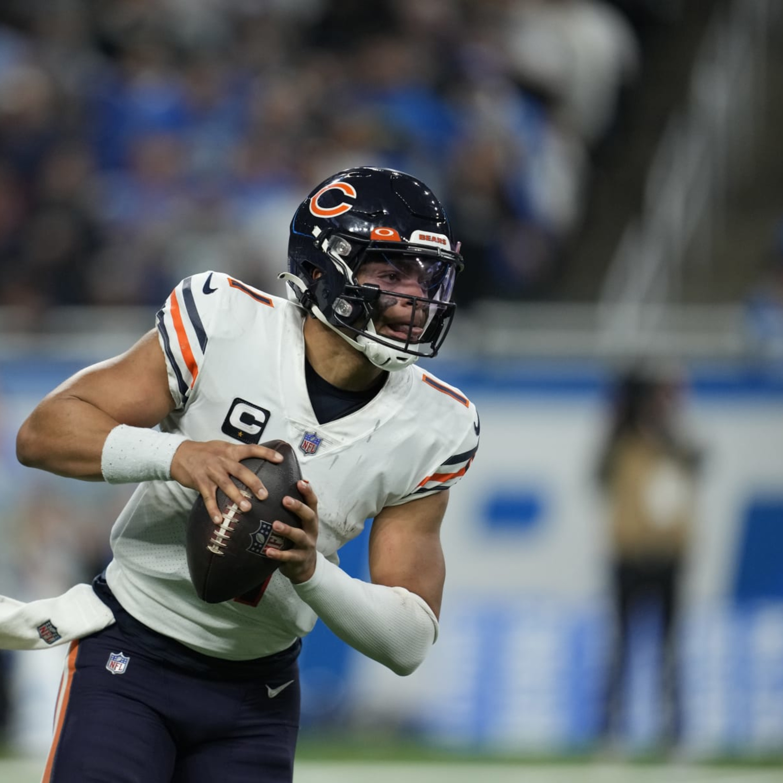 Bears' GM defends starting QB choice