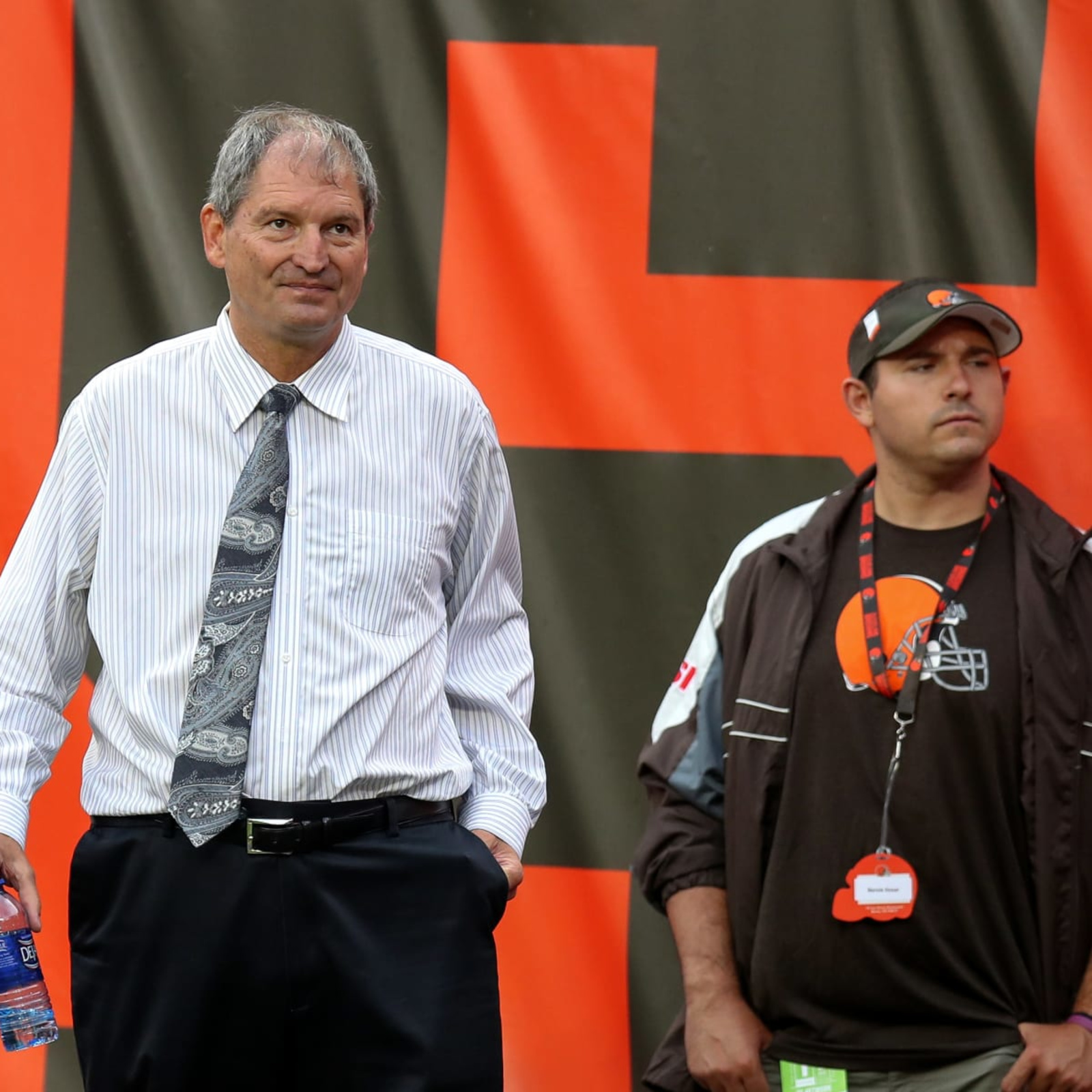 Should the Cleveland Browns retire Bernie Kosar's number?