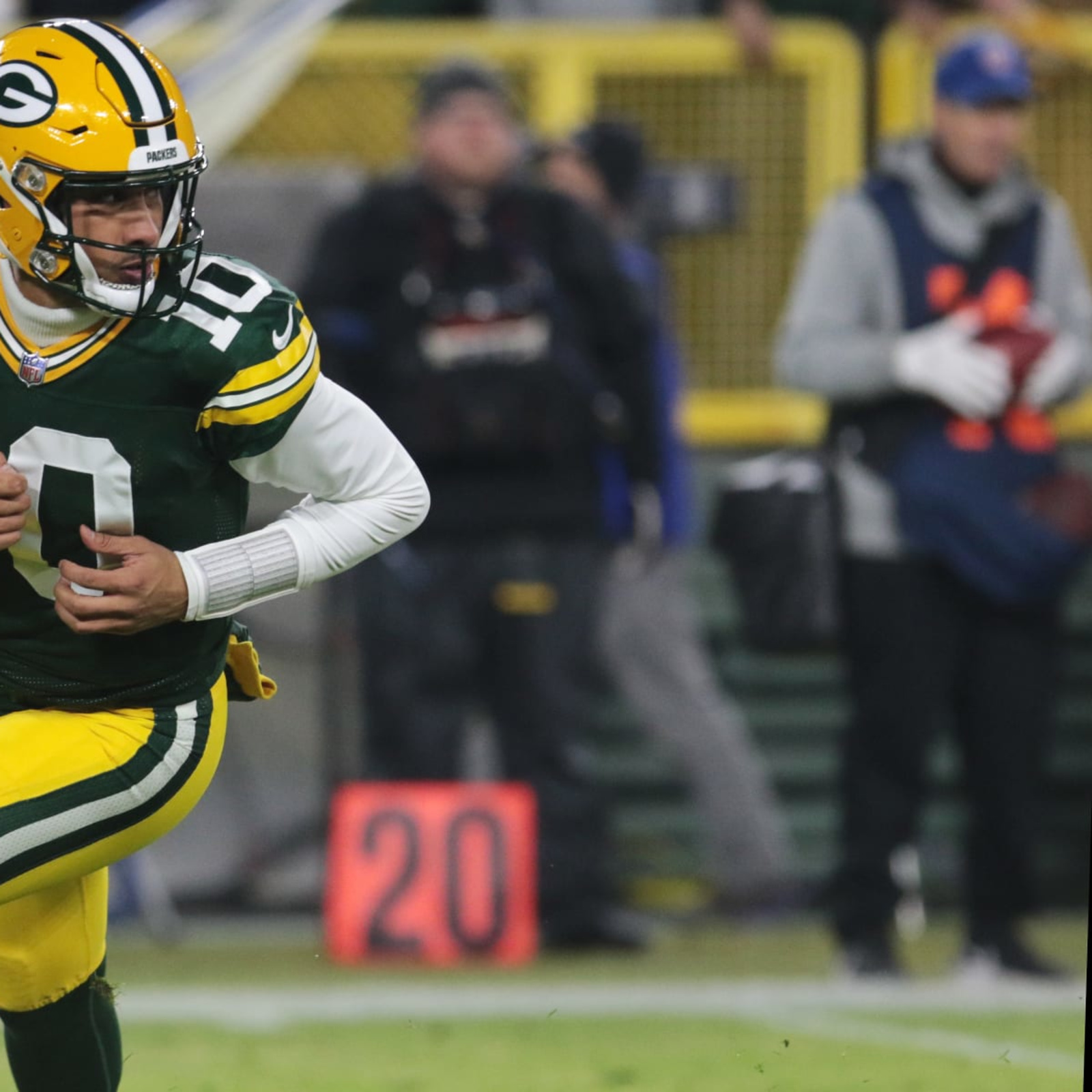 ESPN on X: The Packers have made a significant long-term contract offer to  Aaron Rodgers that would alter the quarterback market, a source told  @JFowlerESPN.  / X