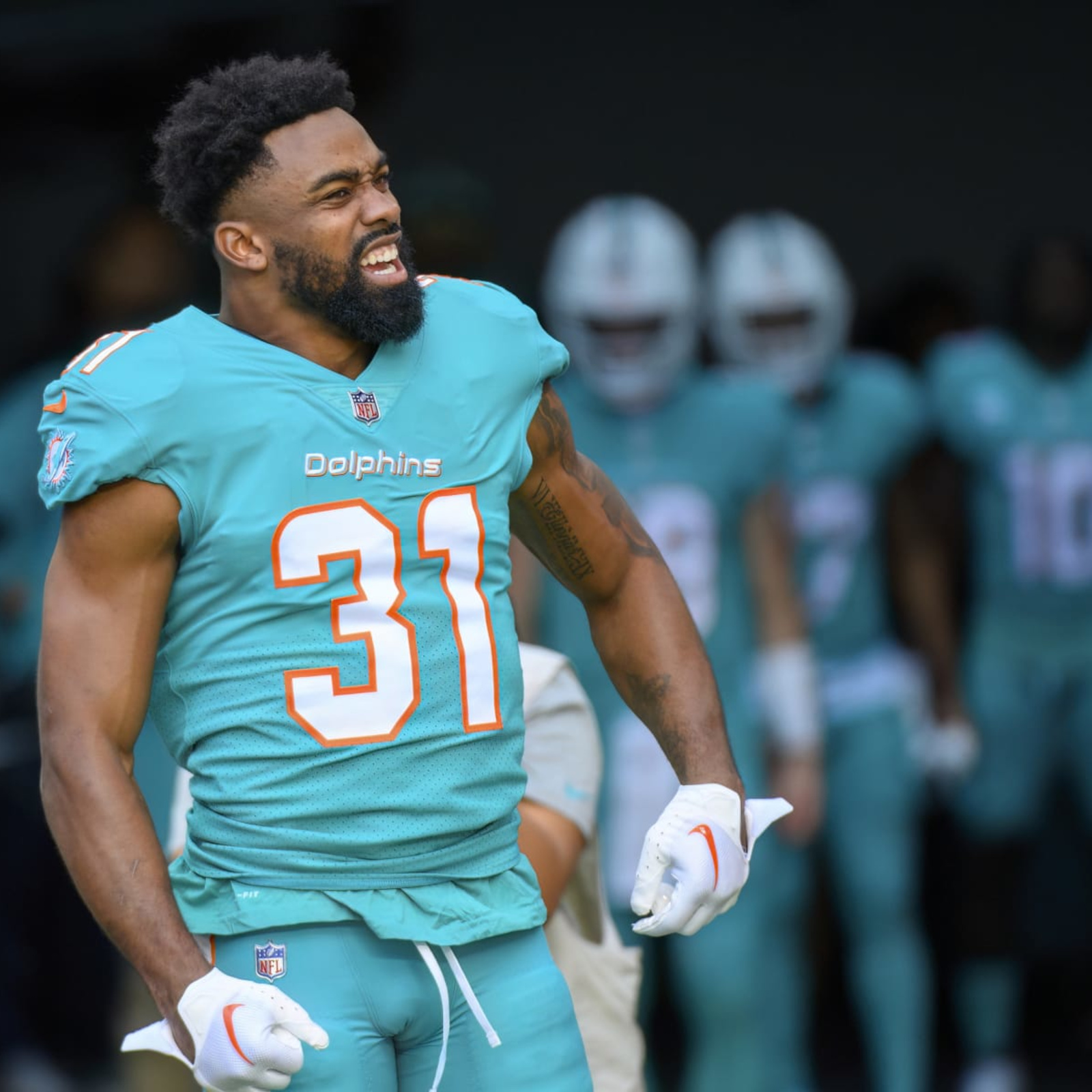 Dolphins agree to deals with RBs Raheem Mostert, Jeff Wilson - ESPN