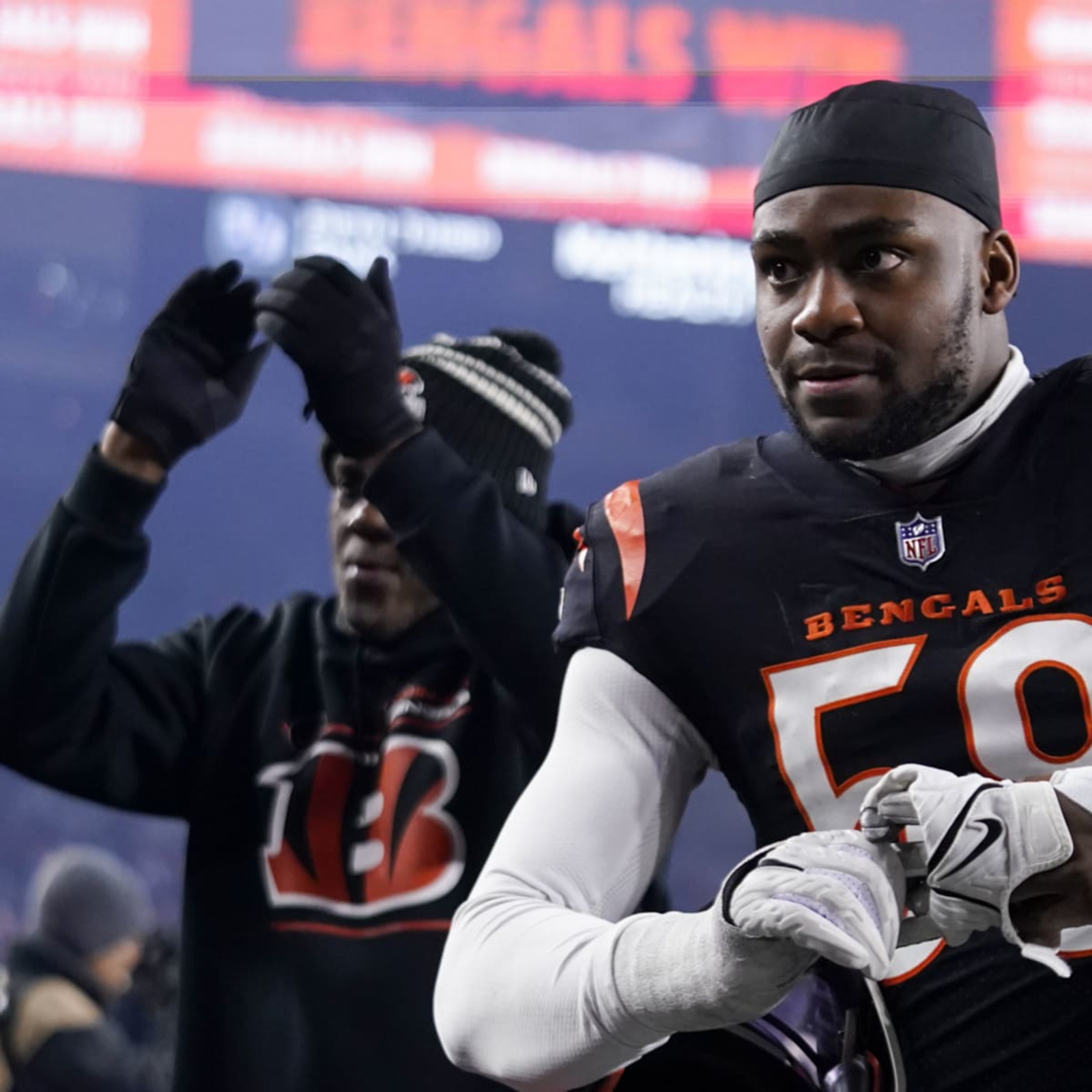 Bengals' Joseph Ossai embraced by teammates after costly penalty late in  AFC title game loss to Chiefs 