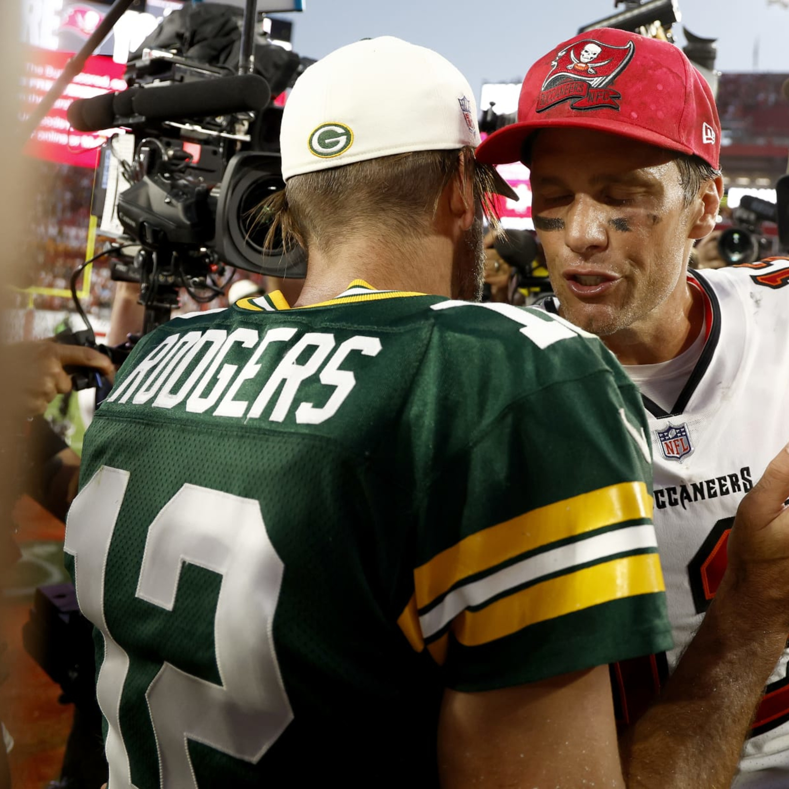 Tom Brady, Aaron Rodgers retirement odds continue to shorten