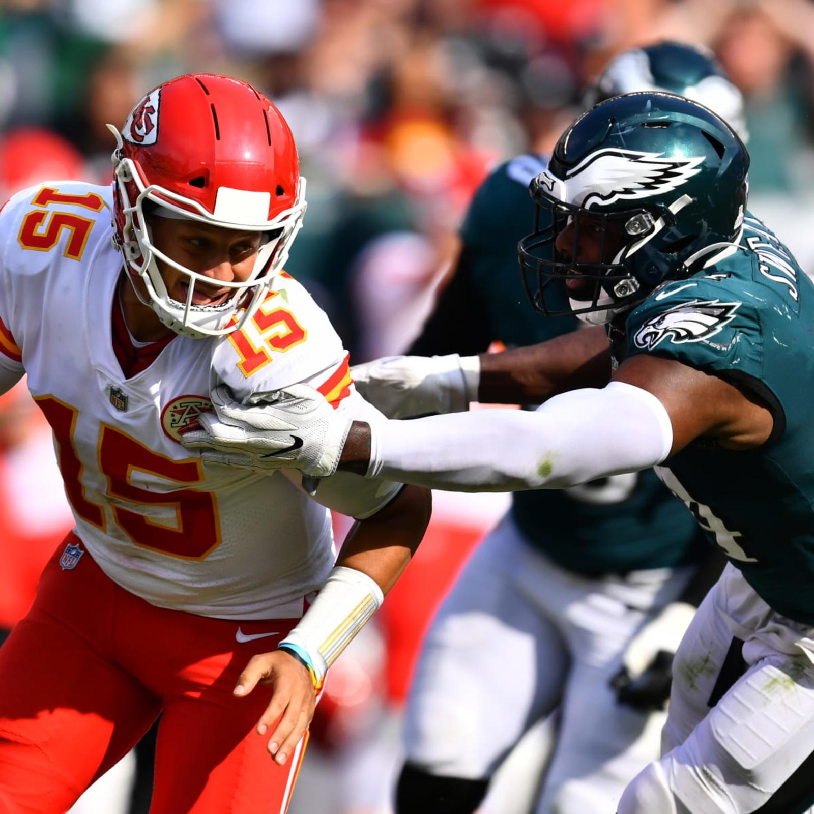 Patrick Mahomes throws 5 TD passes, Chiefs beat Eagles 42-30