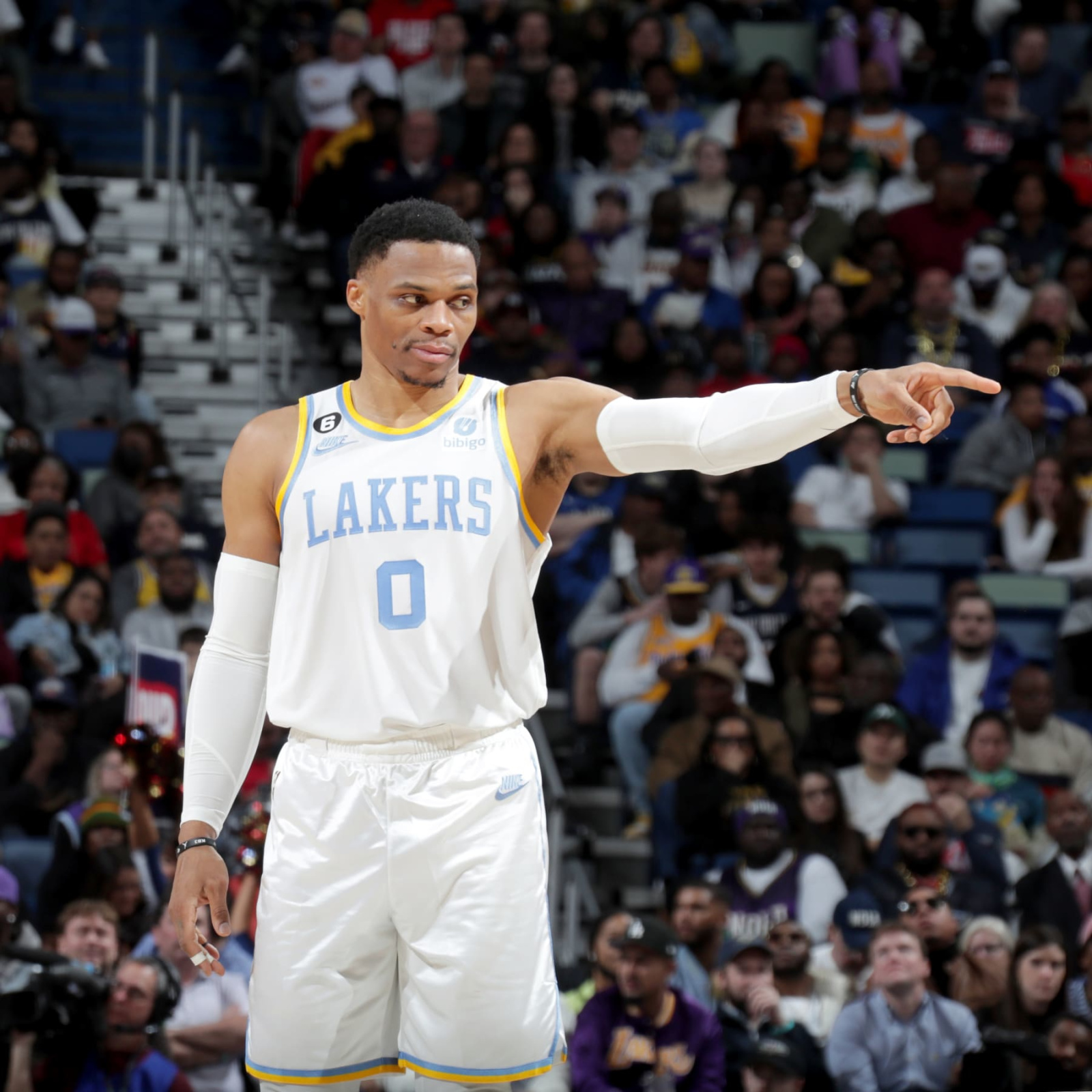Russell Westbrook to Jazz, D'Angelo Russell to Lakers in reported 3-team  trade