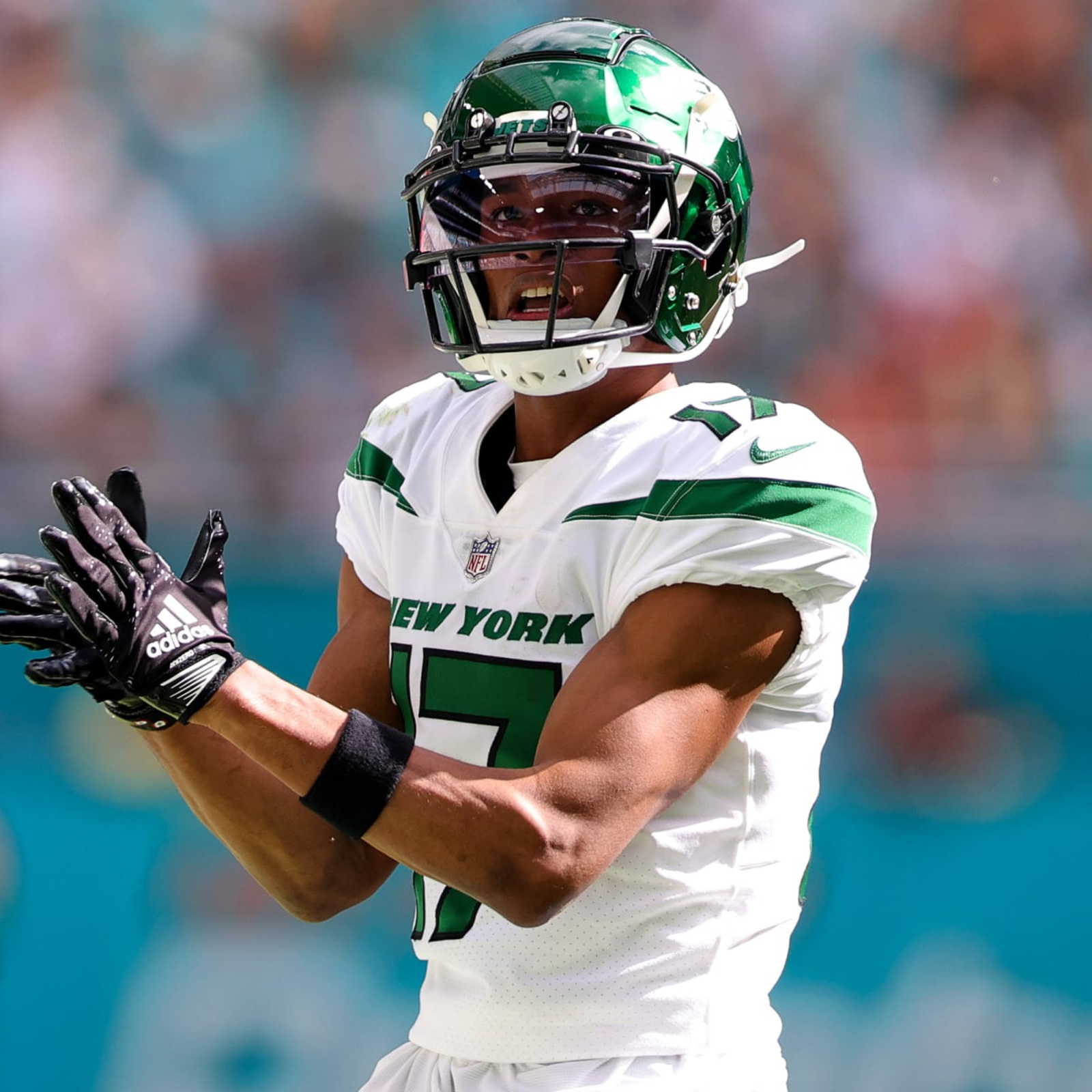 Offensive rookie of the year award winner 2023: Jets WR Garrett Wilson  claims top rookie honors - DraftKings Network