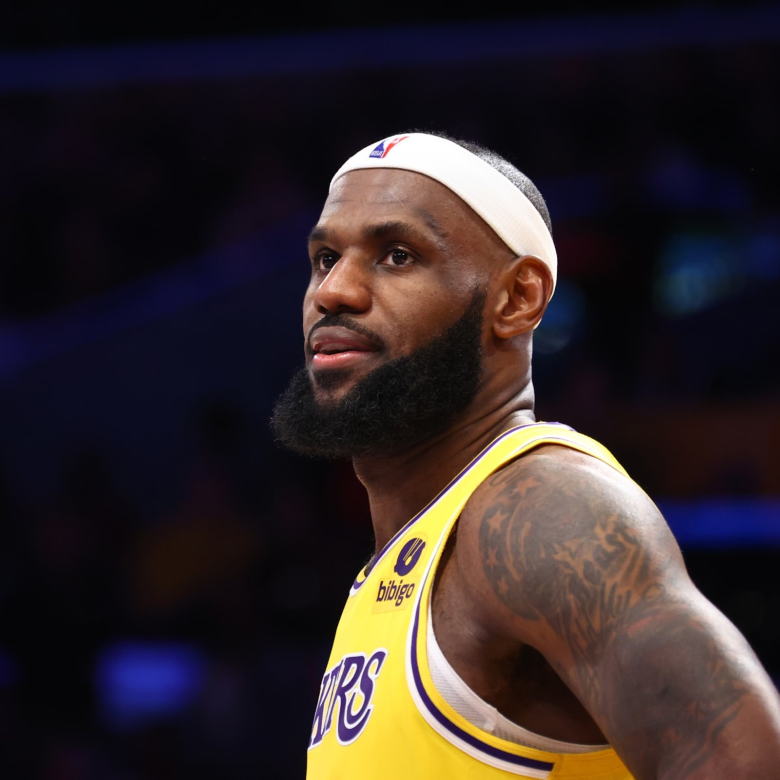 LeBron James injury update: Lakers Star will play Monday vs. Trail