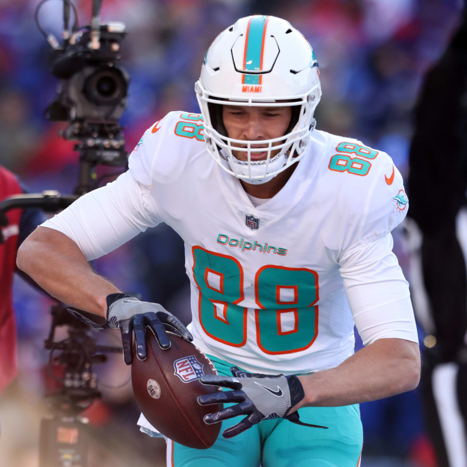 Mike Gesicki's fantasy value increases after Dolphins' opt-outs