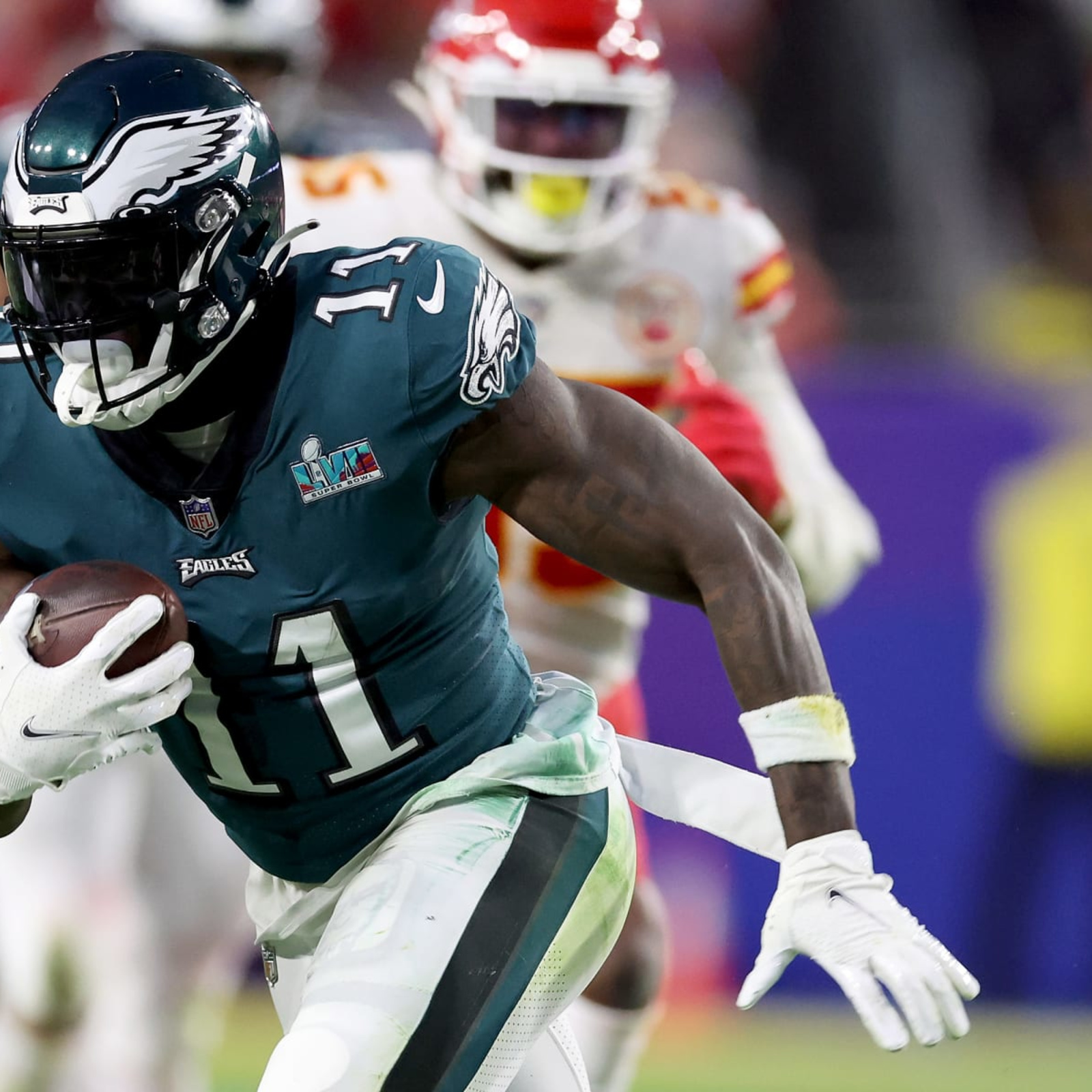 Eagles' A.J. Brown, Chiefs' JuJu Smith-Schuster resume social media  smackdown 