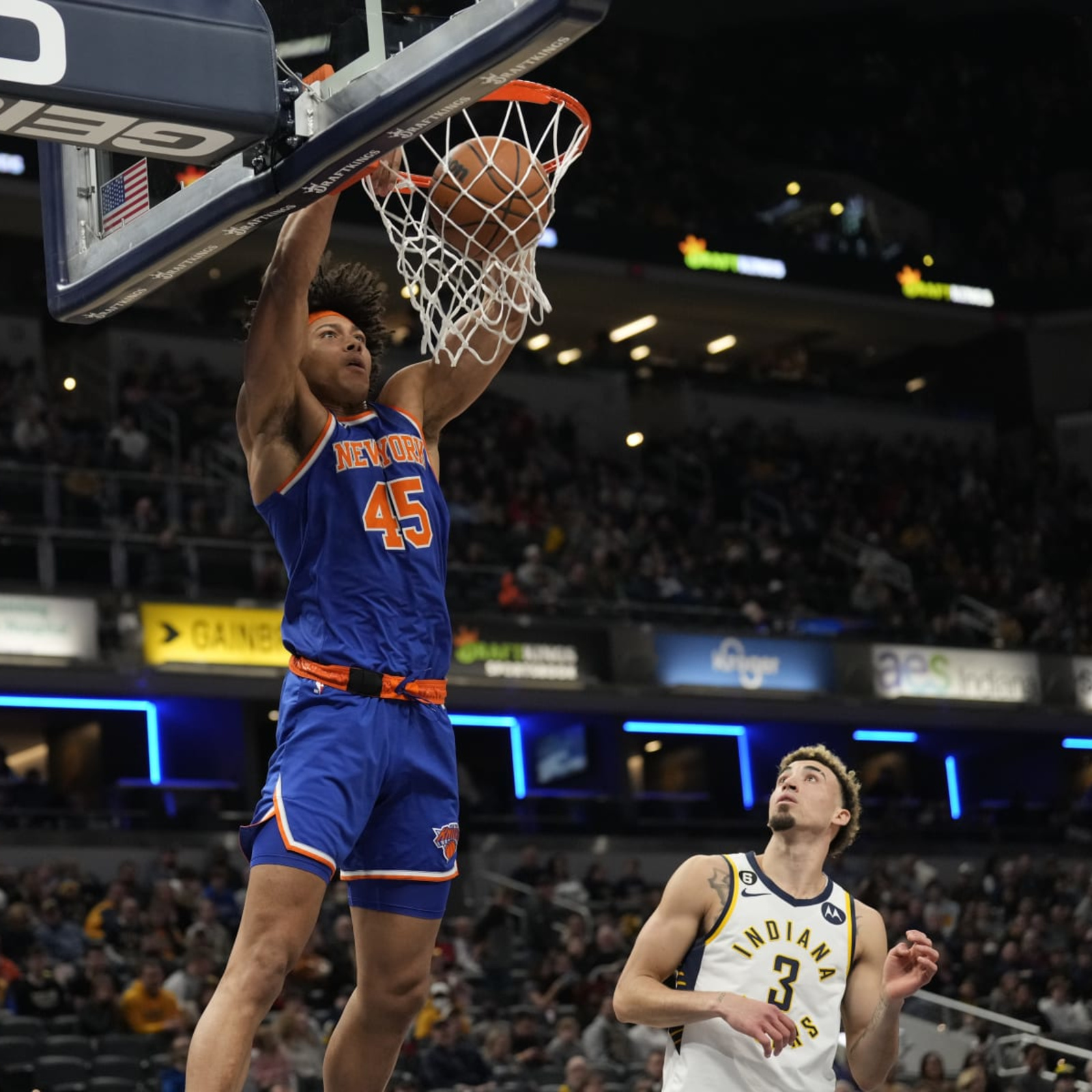 Watch LeBron dunk all over the Knicks
