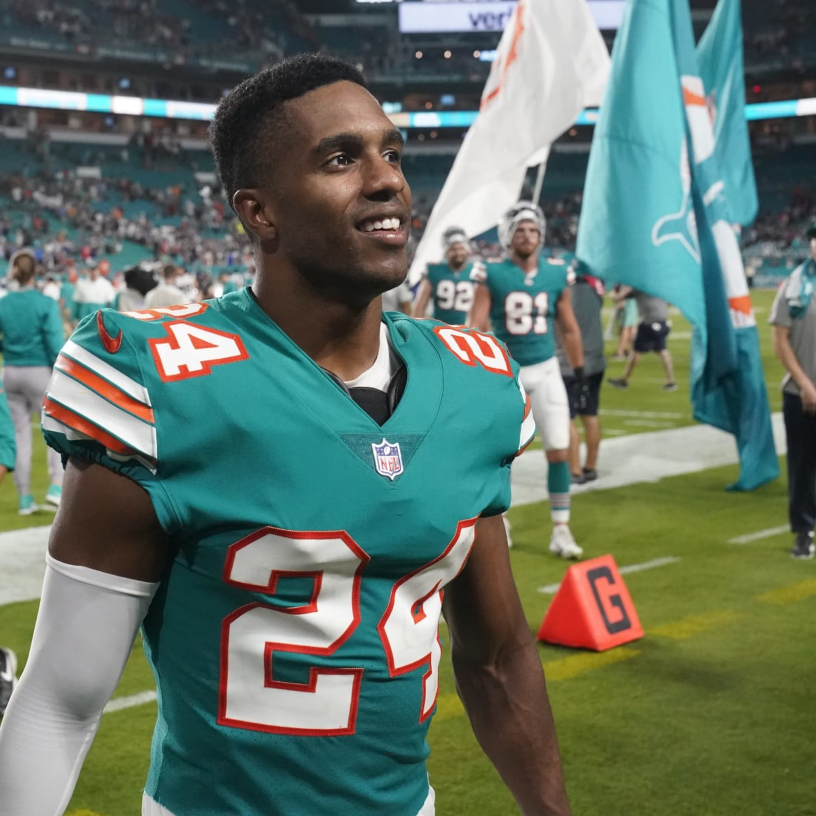 Dolphins get more cap space by adjusting Byron Jones' contract