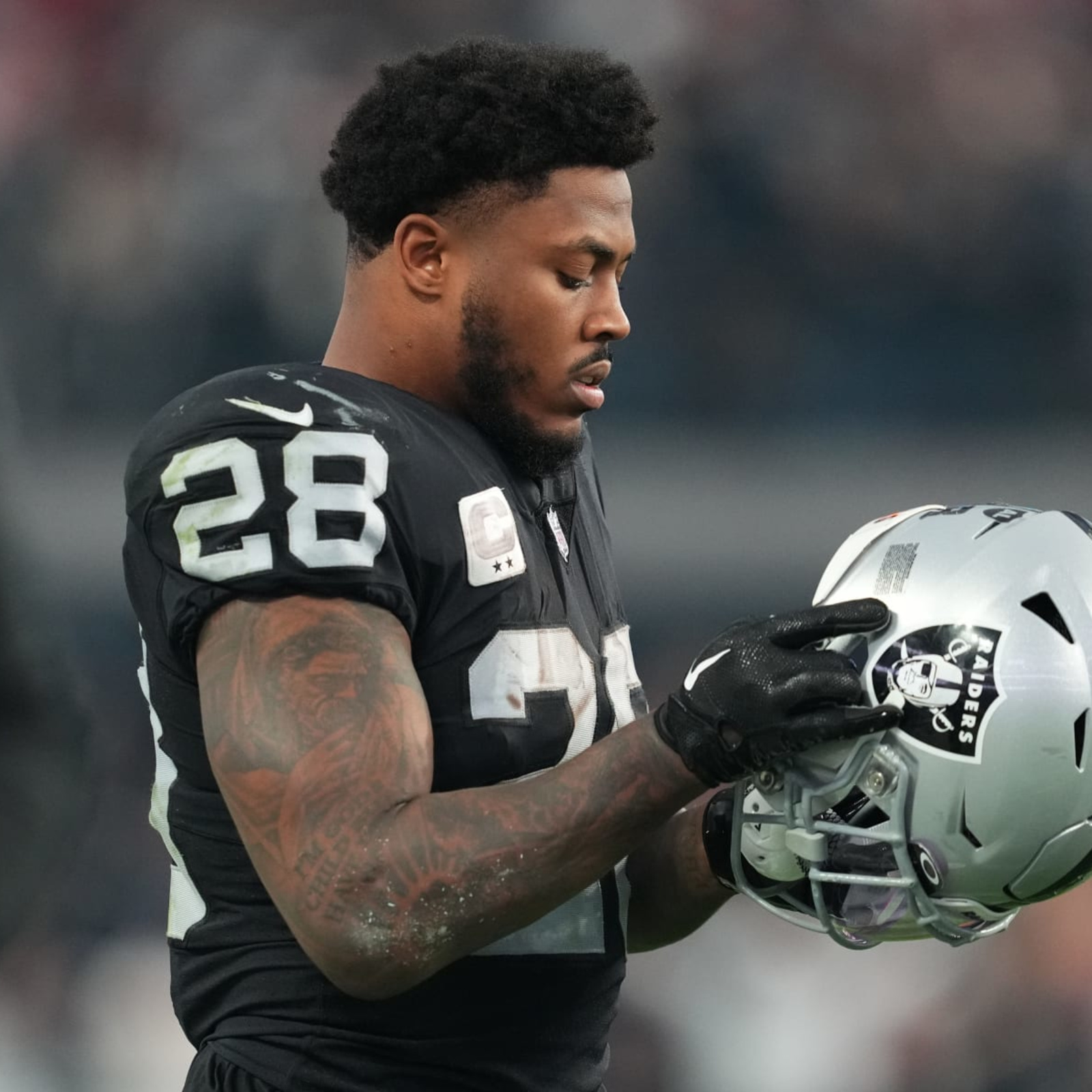 Josh Jacobs contract: Raiders plan to use franchise tag if no long