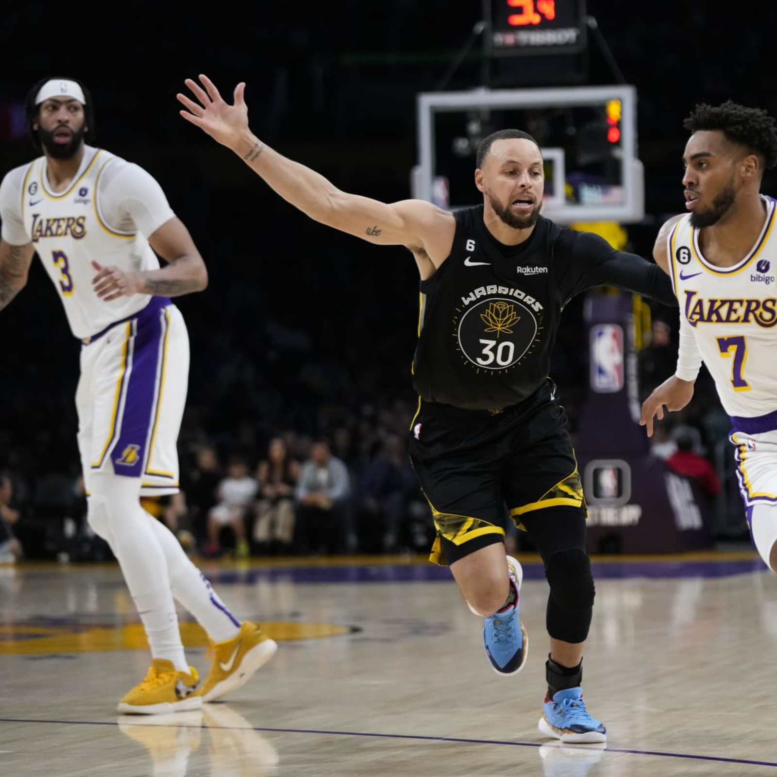 Los Angeles Lakers: Stopping Stephen Curry is key vs Warriors