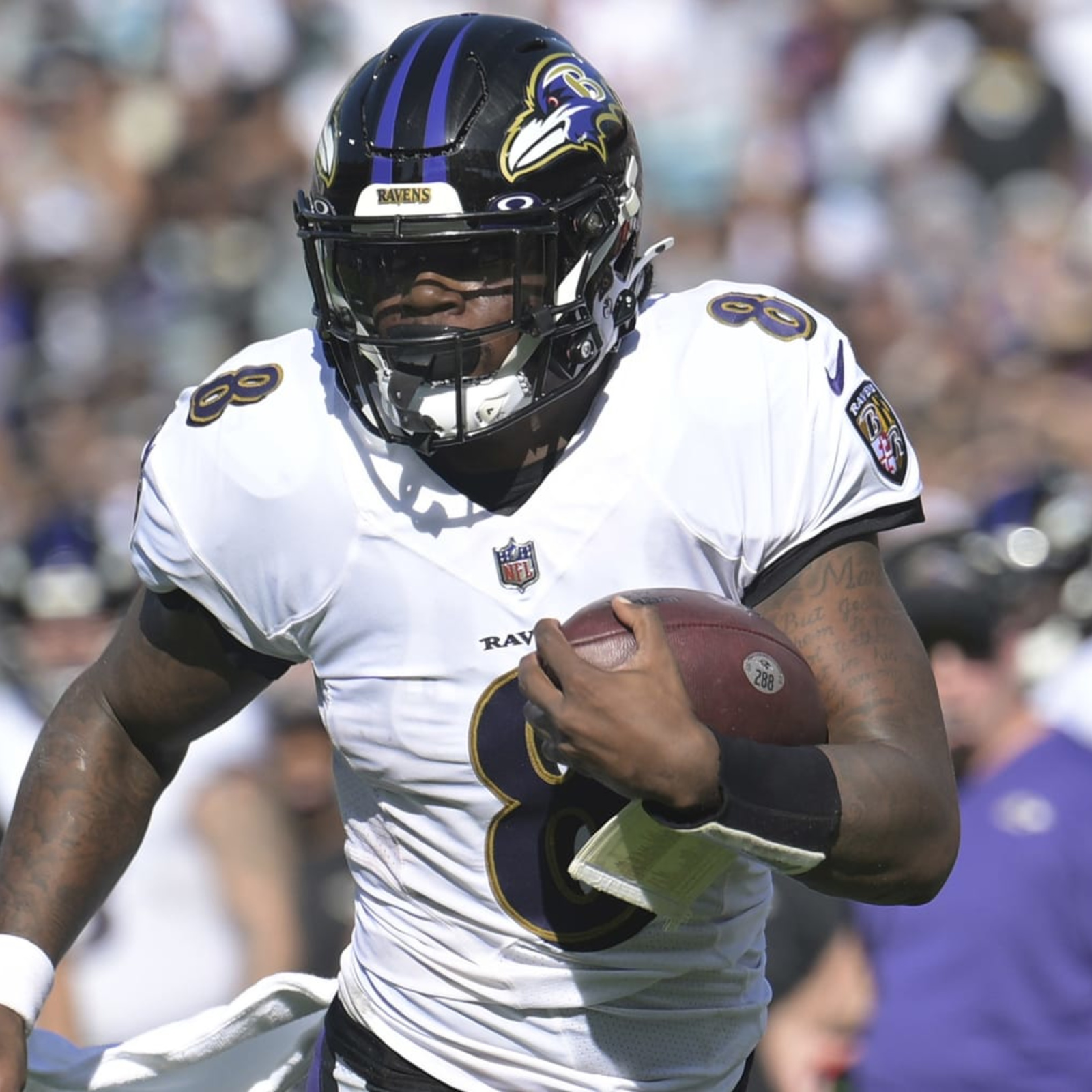Lamar Jackson, Baltimore Ravens revel in record-setting NFL contract