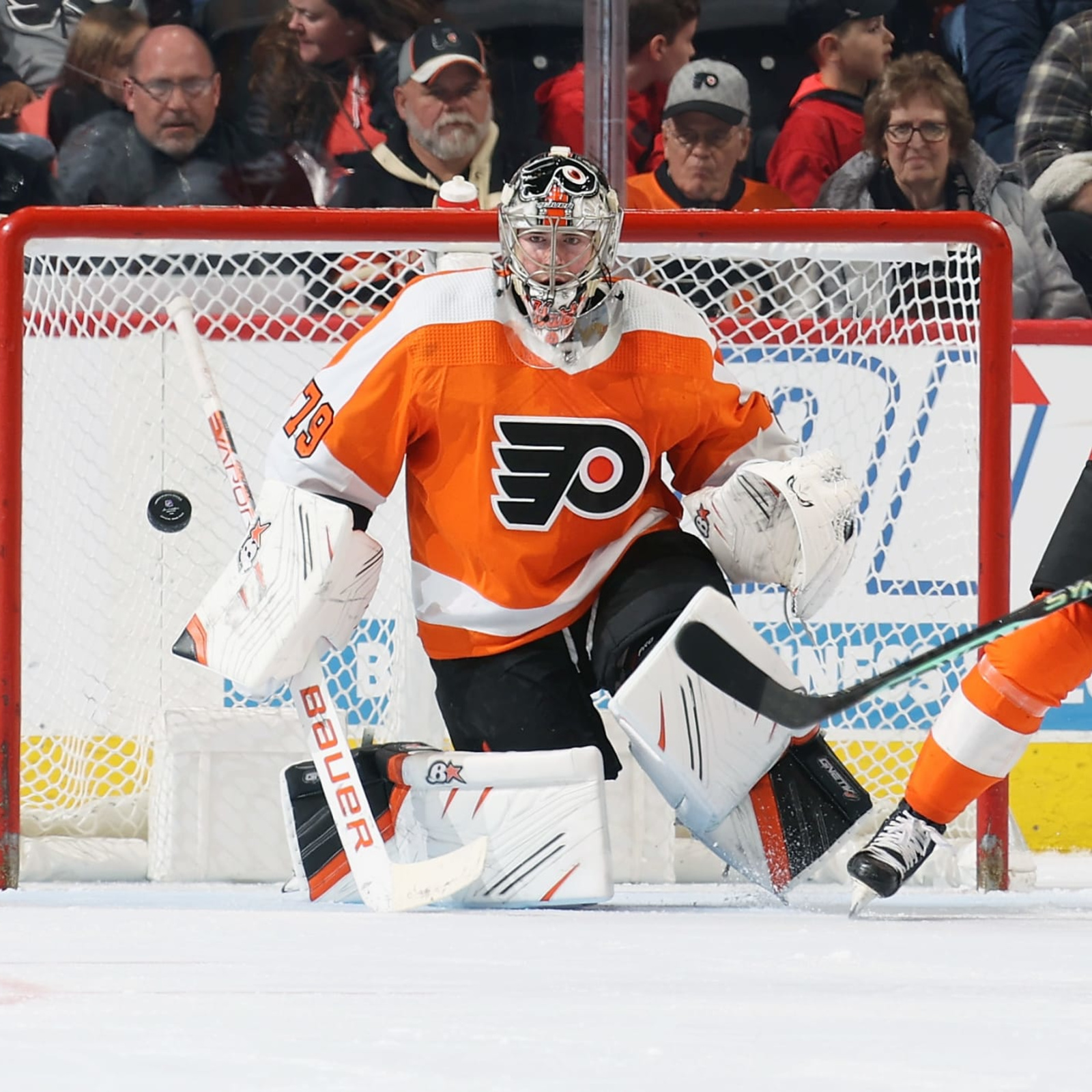 Carter Hart Out With Knee Sprain for Philadelphia Flyers - LWOH