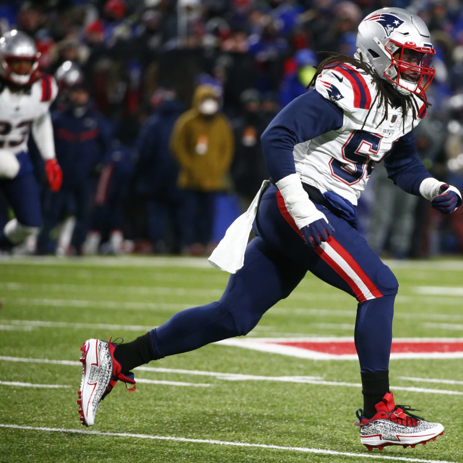 Hightower retires from NFL after decade with Patriots, 3 rings